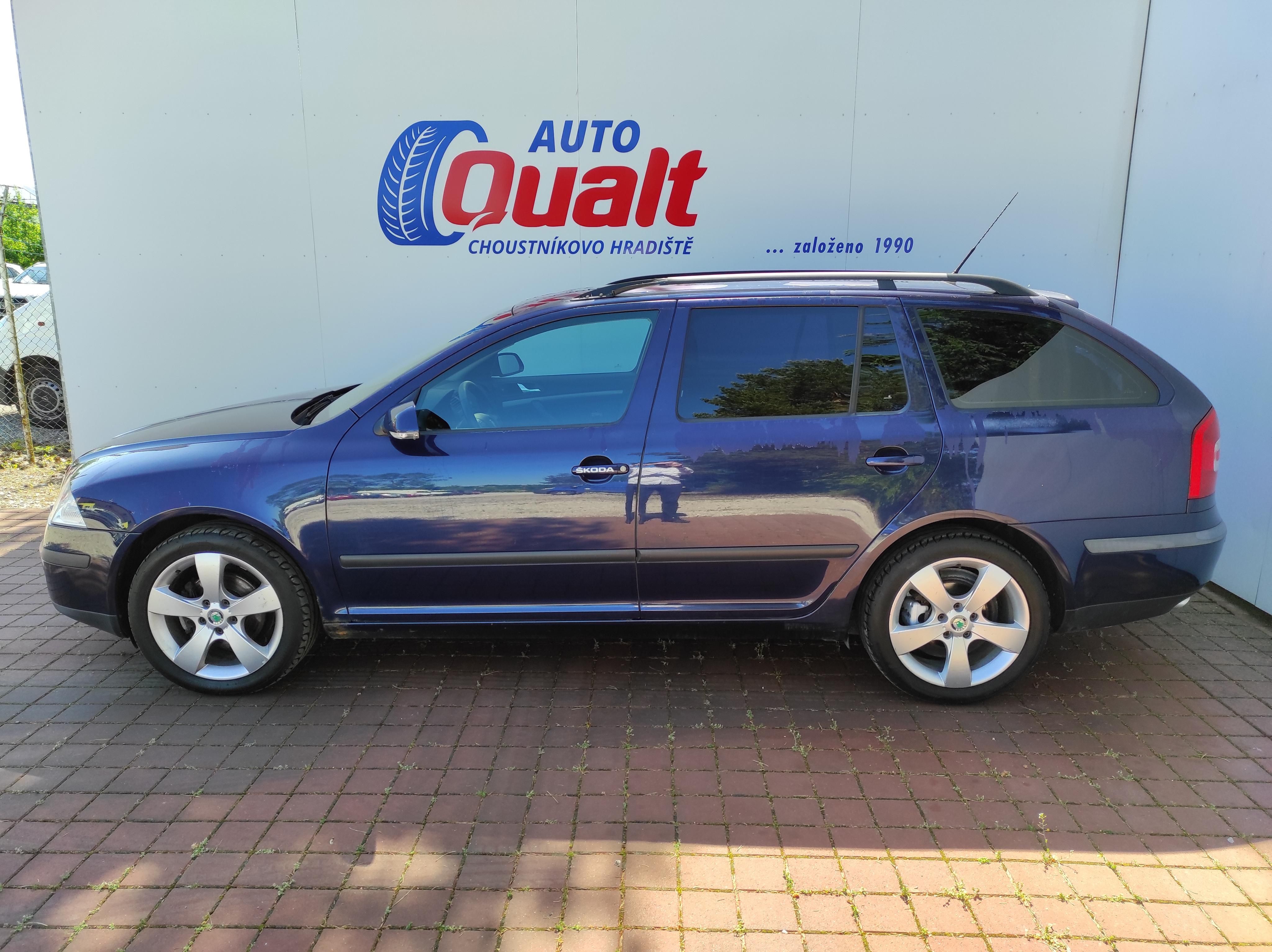 Škoda Octavia, Kombi 2.0 FSI DVOUZÓN. KLIMA - fotka 2