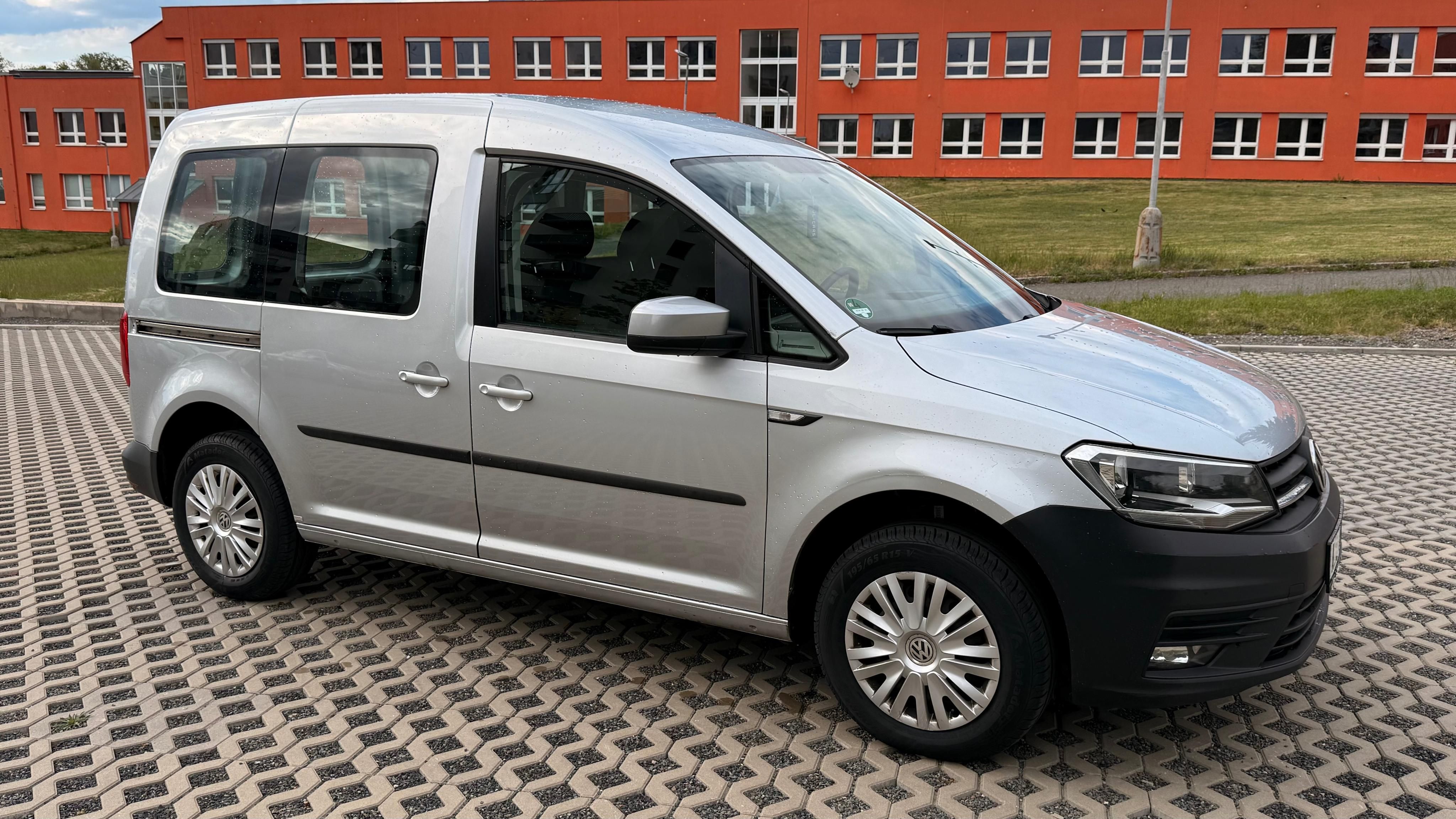 Volkswagen Caddy, 2.0 TDI 75kw, 2x šoupačky - fotka 3