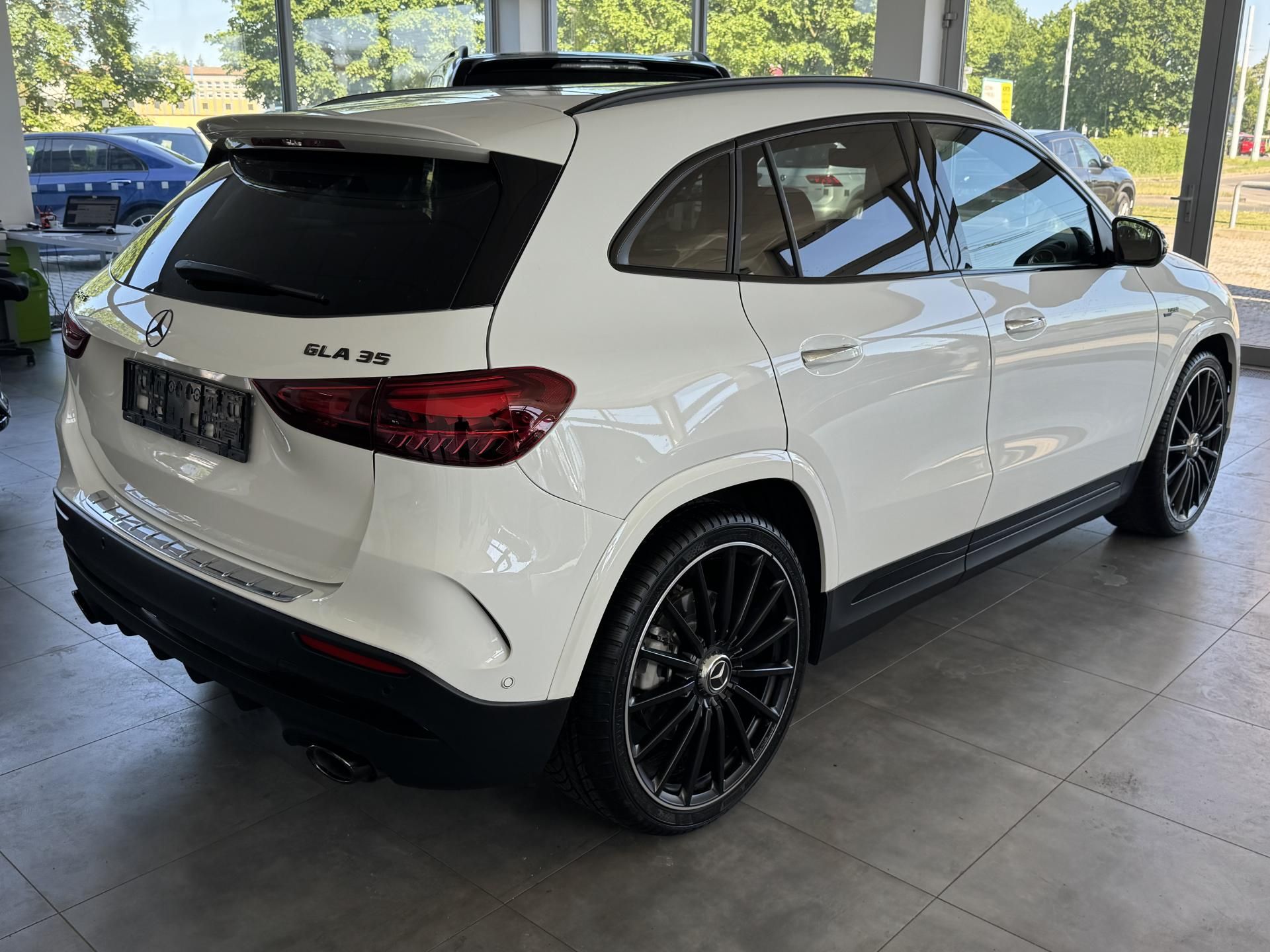 Mercedes-Benz GLA, GLA 35 AMG 4-MATIC - fotka 6