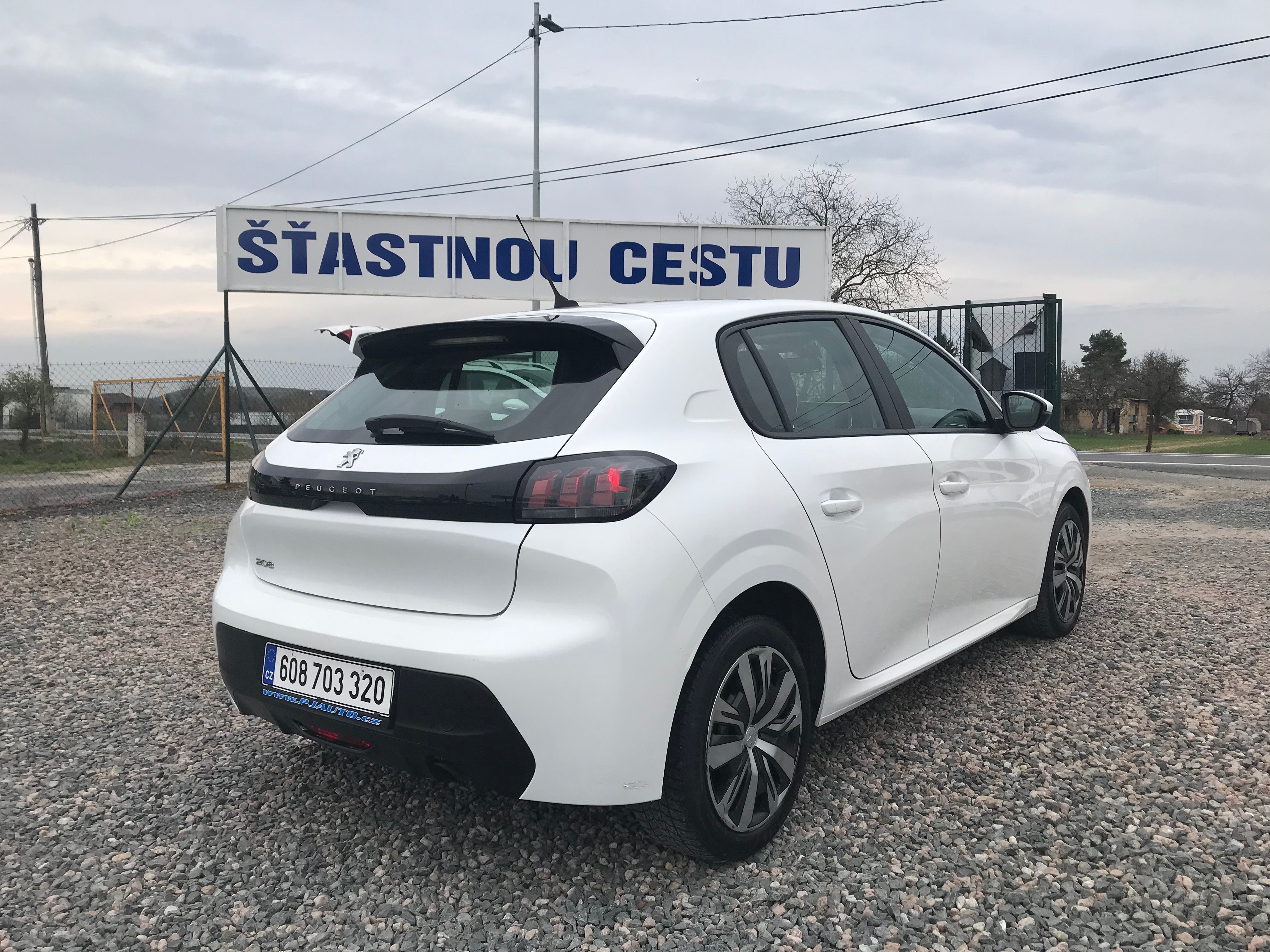 Peugeot 208, 1.5 HDI 75 KW,1.MAJ,ČR,DPH... - fotka 4
