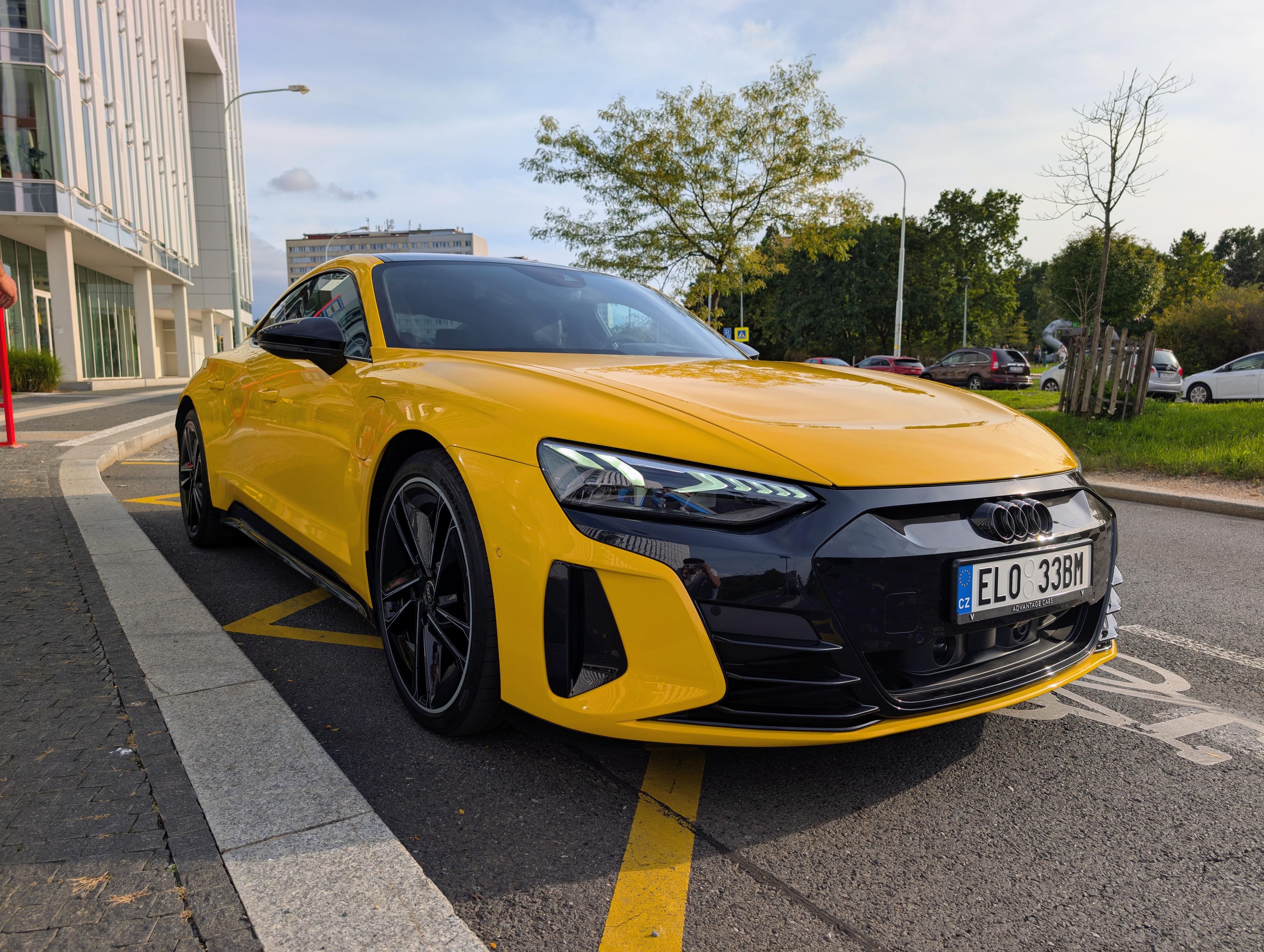 Audi RS e-tron GT, Exclusive Yellow Carbon/Alc/BO - fotka 3