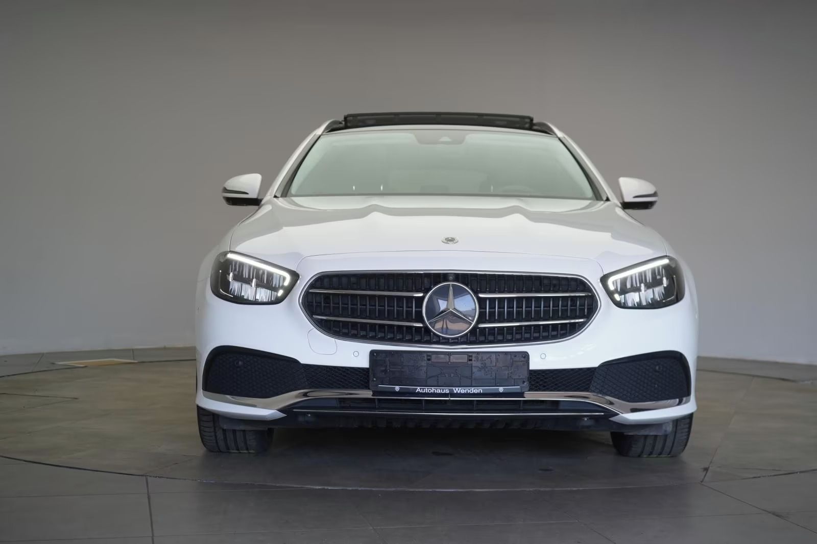 Mercedes-Benz Třídy E, E 300 de 4Matic T 9G-Tronic Av - fotka 5