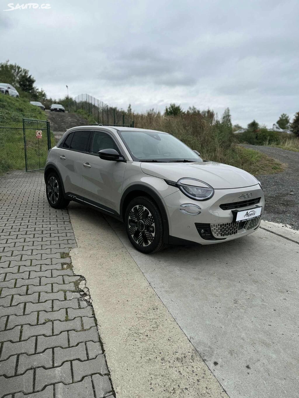 Fiat 600e, FIAT 600 La prima 54 kWh - fotka 3