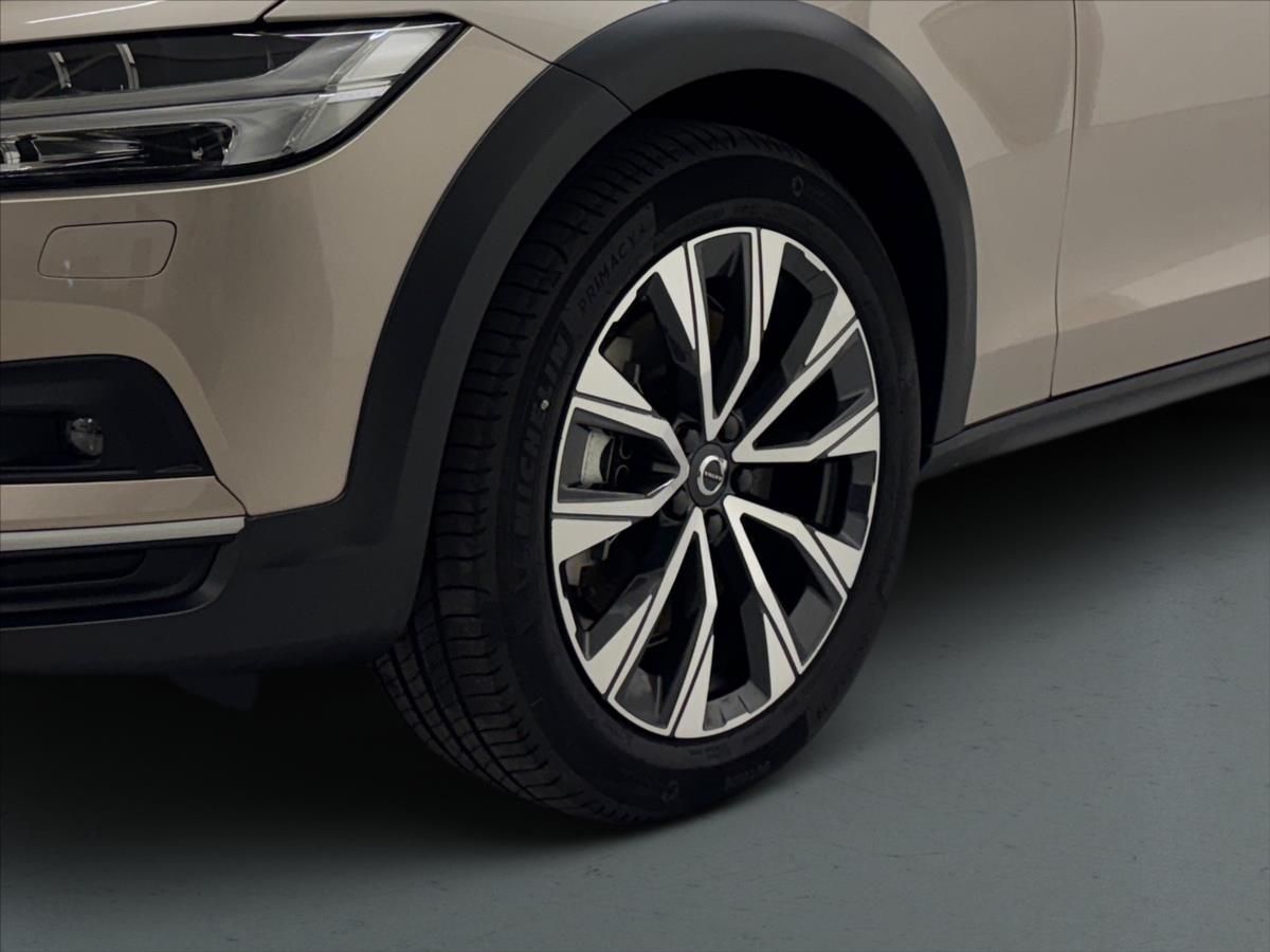 Volvo V90, 2,0 B4 AWD Cross Country Plus - fotka 6