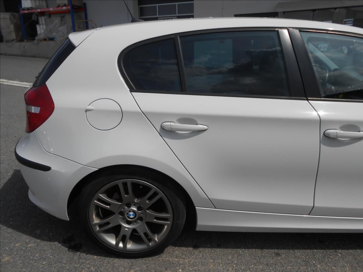 BMW Řada 1, 2,0 116i 90Kw - fotka 5