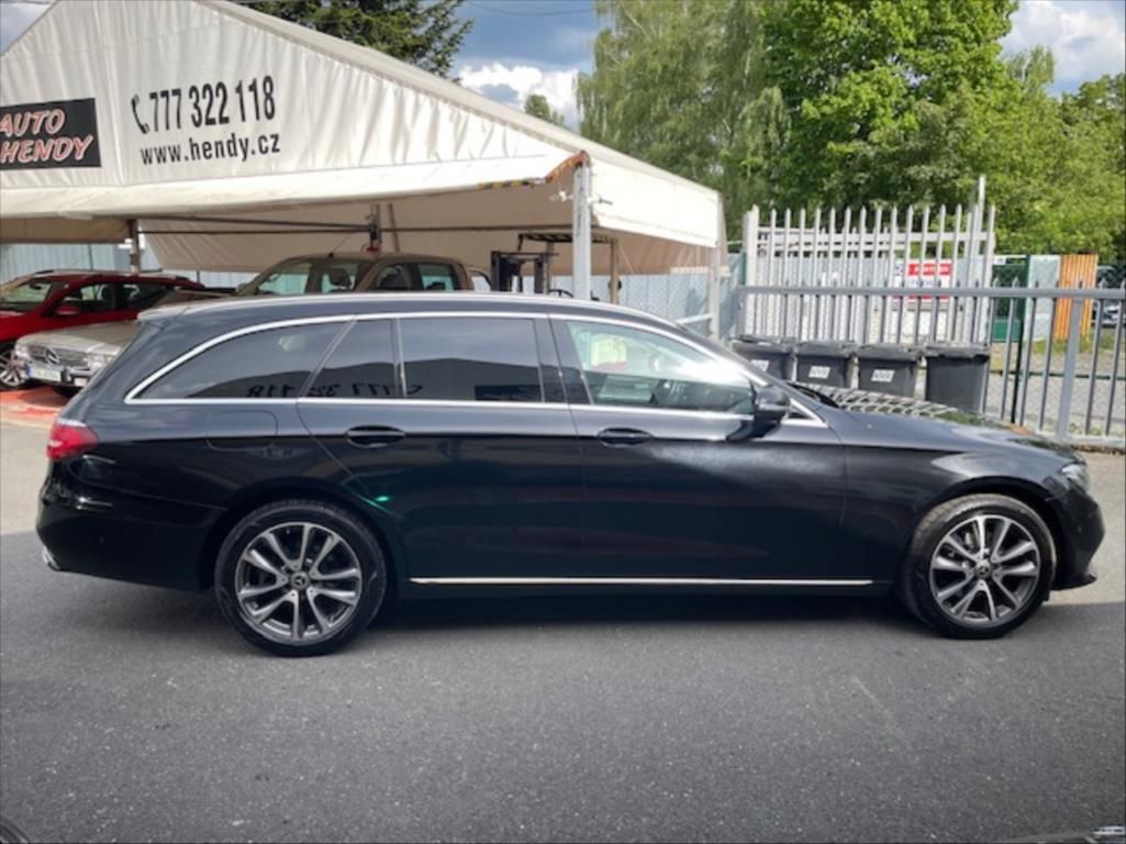 Mercedes-Benz Třídy E, 2,0 220d 4Matic,Head-up,ČR nov - fotka 4