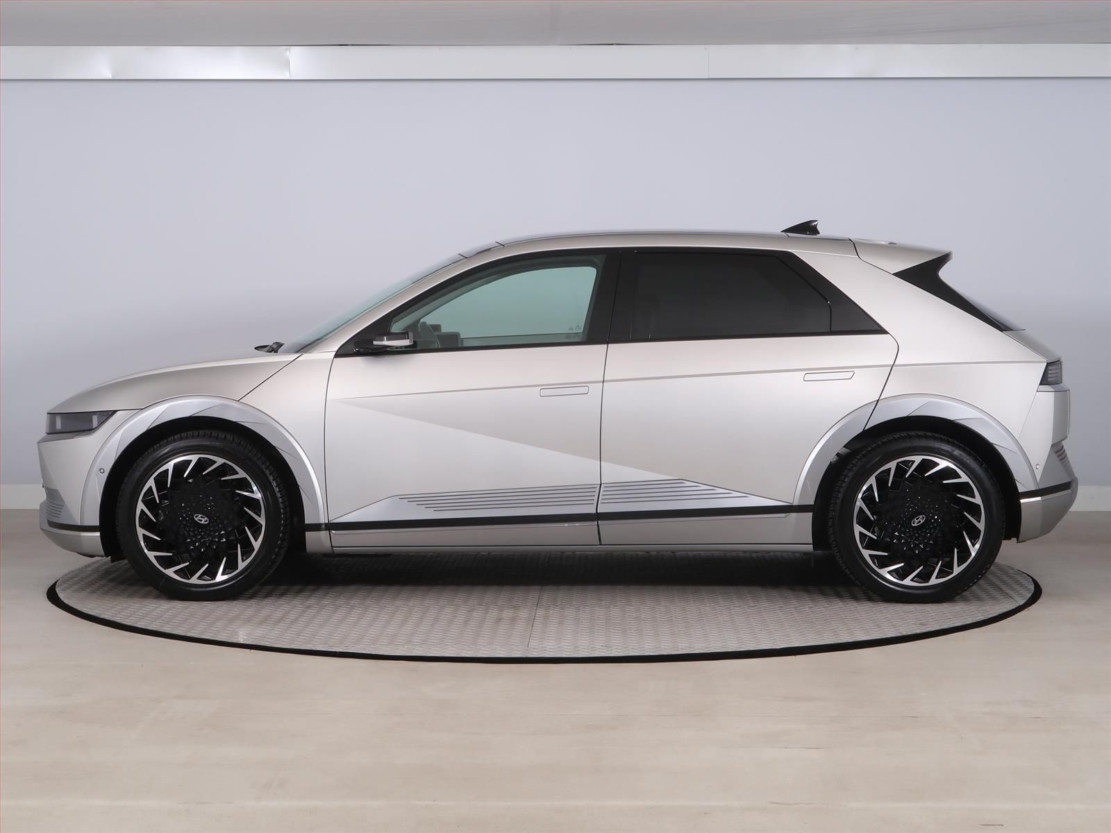 Hyundai Ioniq 5, Power 4x4, SoH 98%, Style - fotka 3