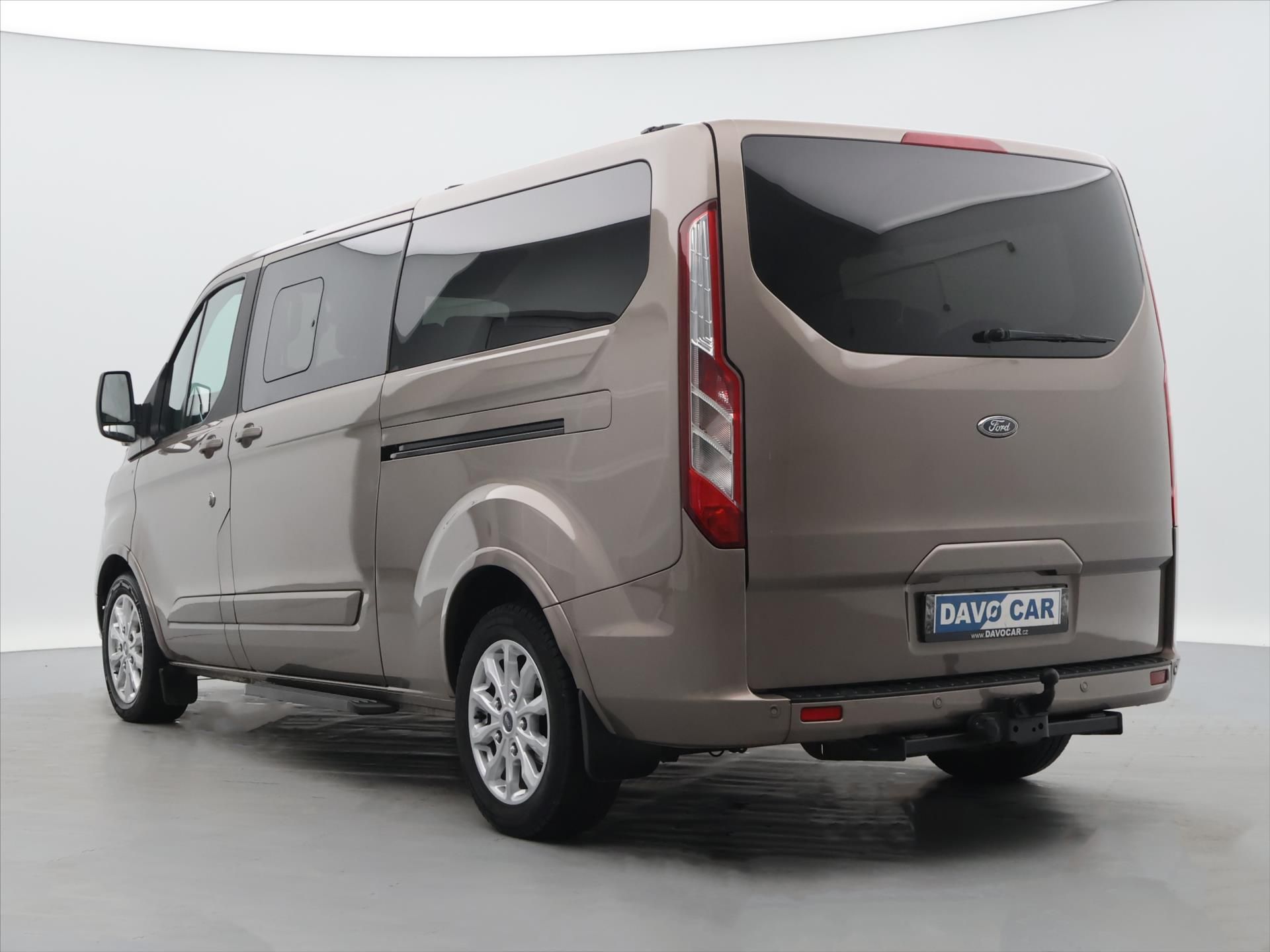 Ford Tourneo Custom, 2,0 TDCi Titanium L2 CZ DPH - fotka 5