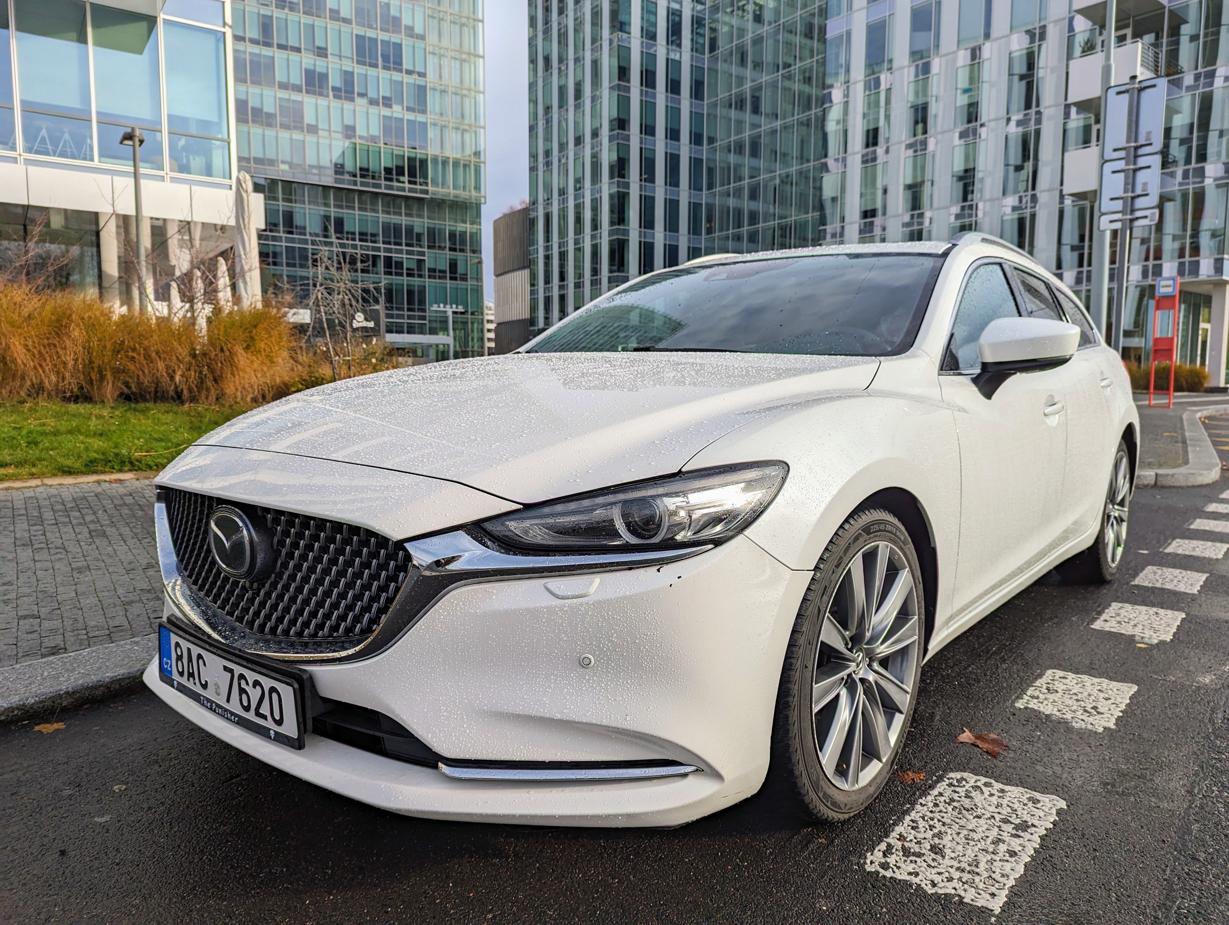 Mazda 6, 2.2 D, 360,AUTOMAT,TOP VYBAVA - fotka 2