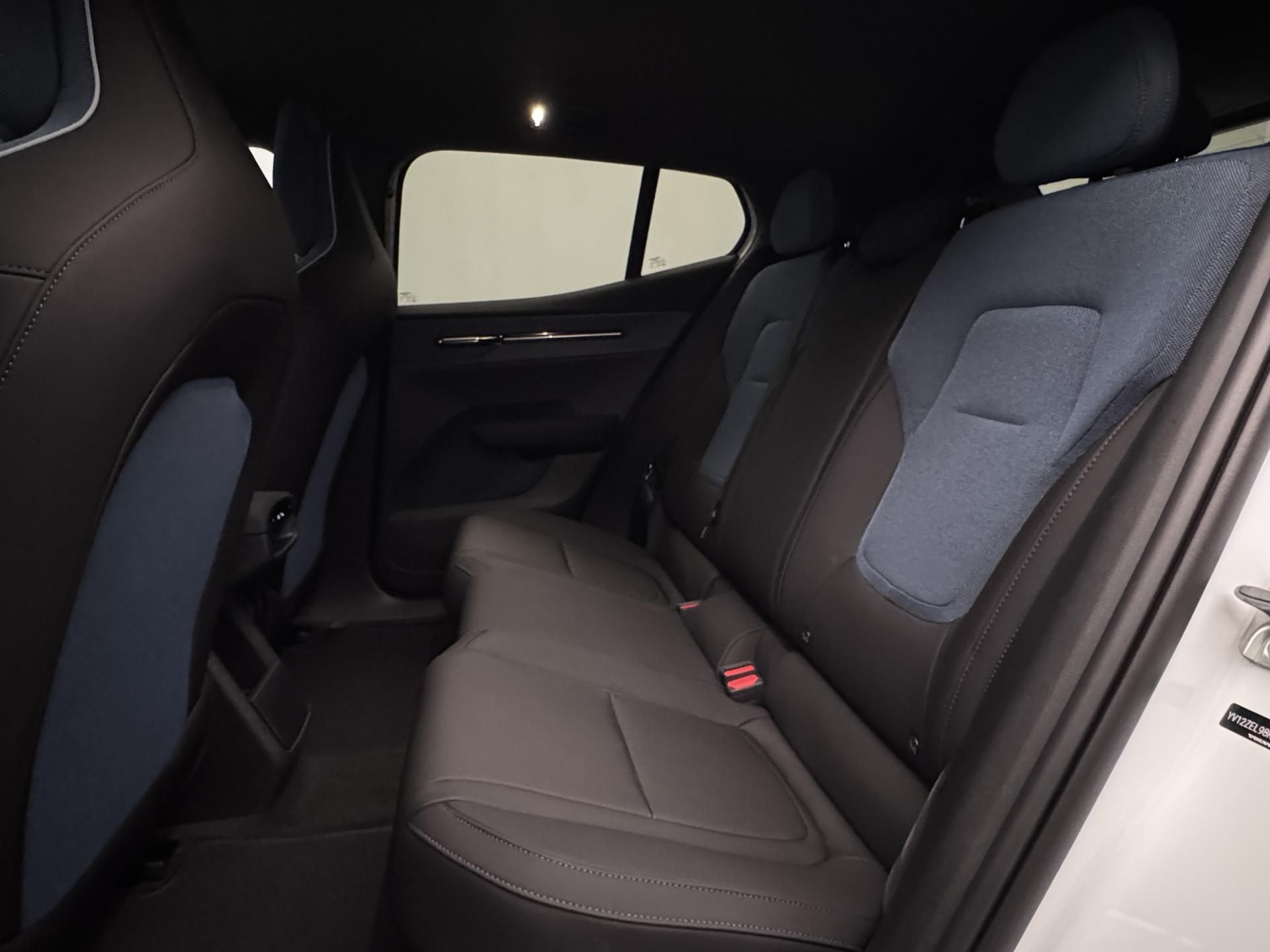 Volvo EX30, PURE ELECTRIC EXTENDED PLUS - fotka 6