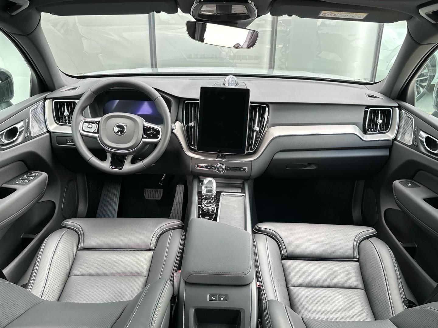 Volvo XC60, 2.0 293kW 4x4  T6 PLUS Black E - fotka 4