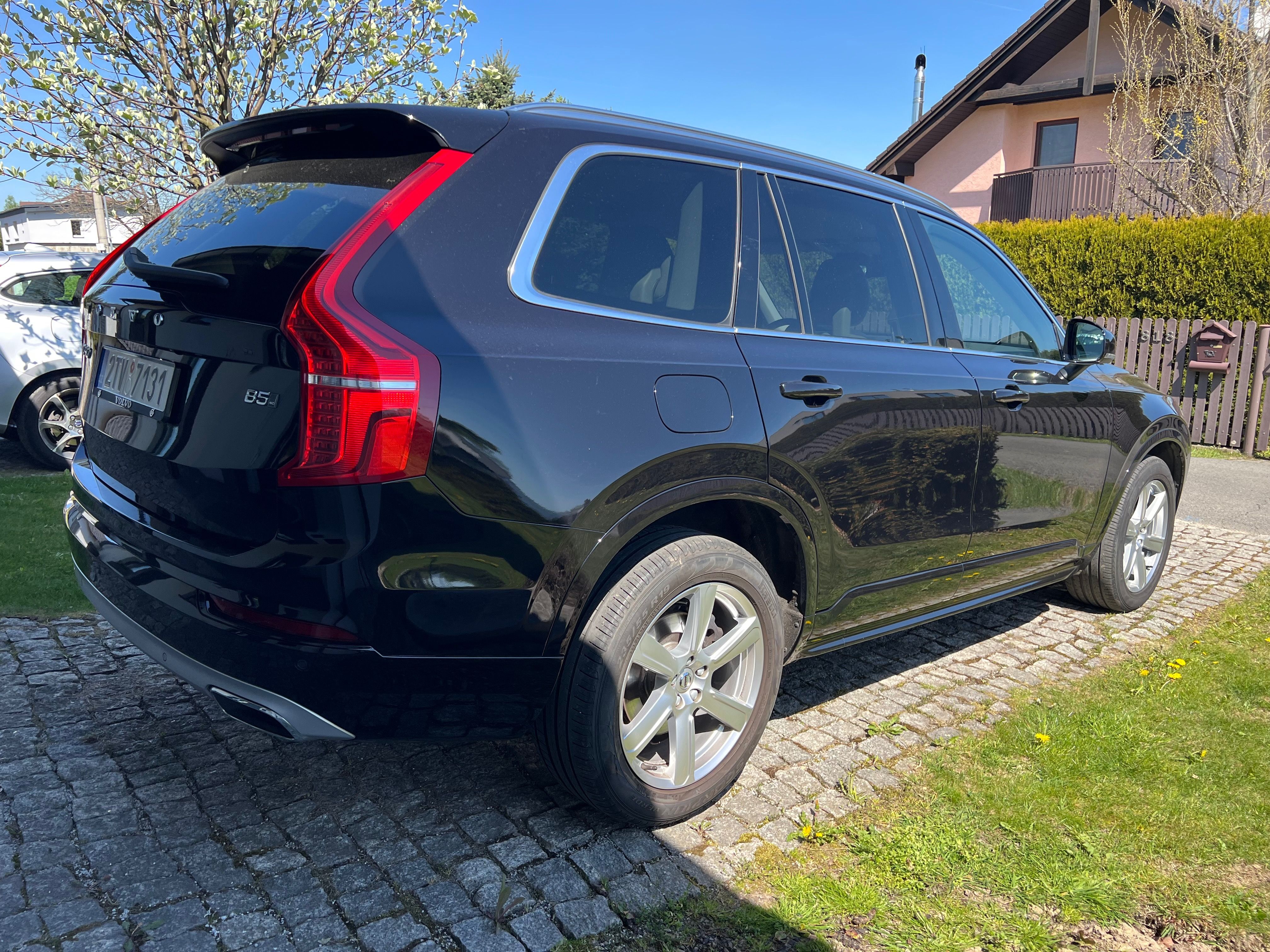 Volvo XC90, B5 AWD Momentum Pro - fotka 3
