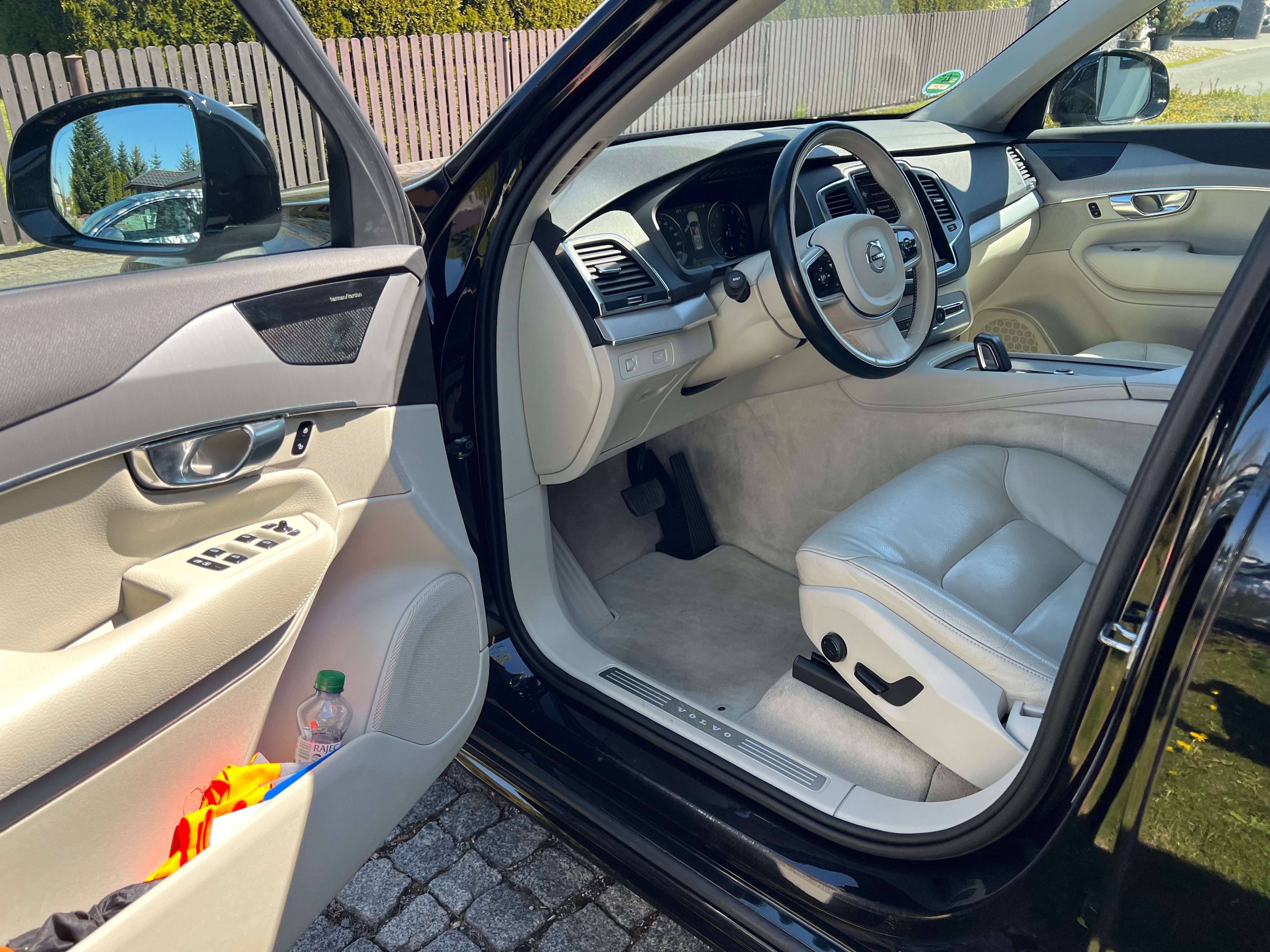 Volvo XC90, B5 AWD Momentum Pro - fotka 5