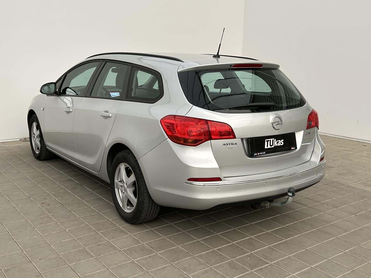 Opel Astra, 1.6CDTi 81kW Enjoy - fotka 3