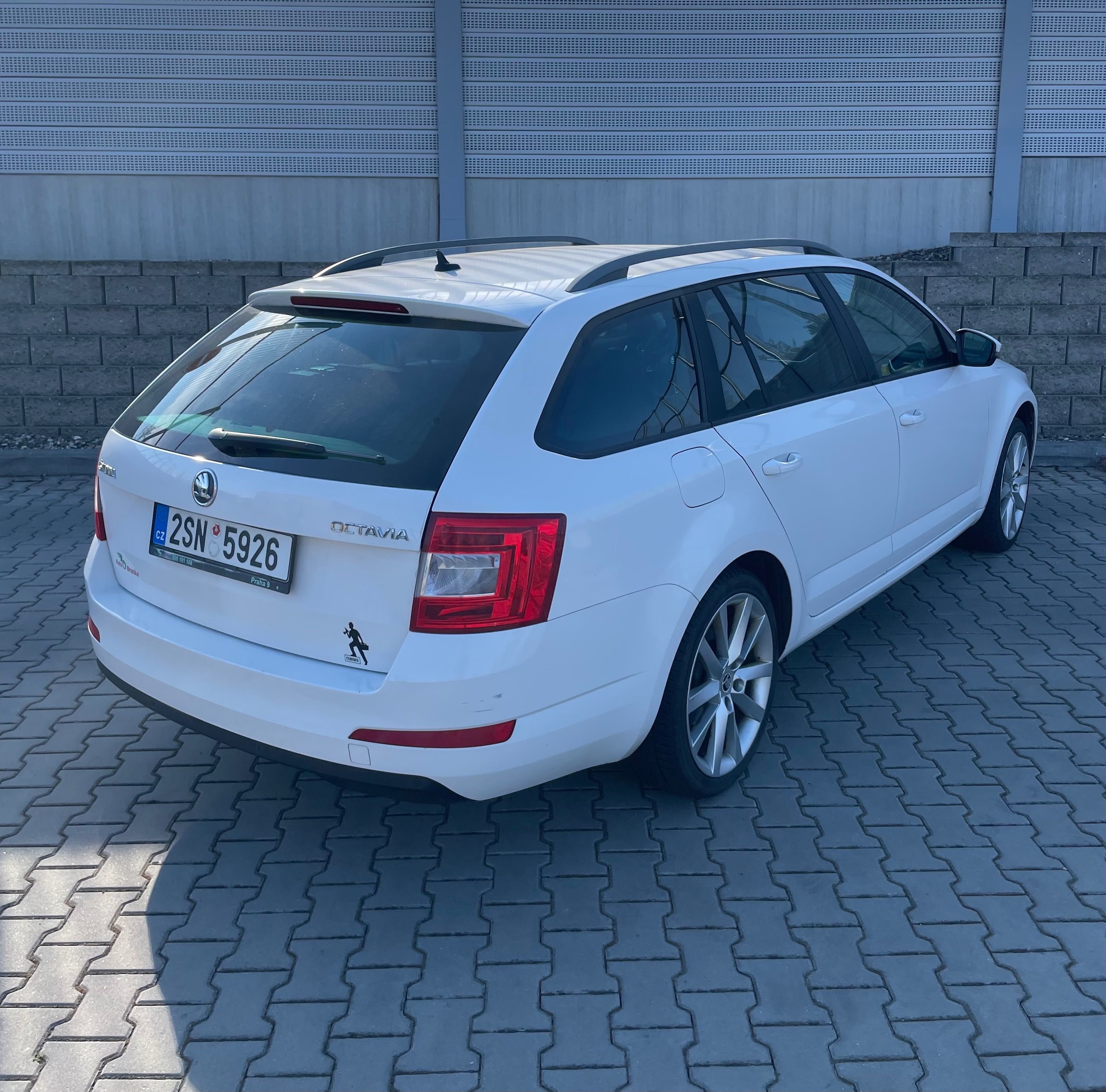 Škoda Octavia, 1,8i, CZ, 1maj. plná serv.hist - fotka 5