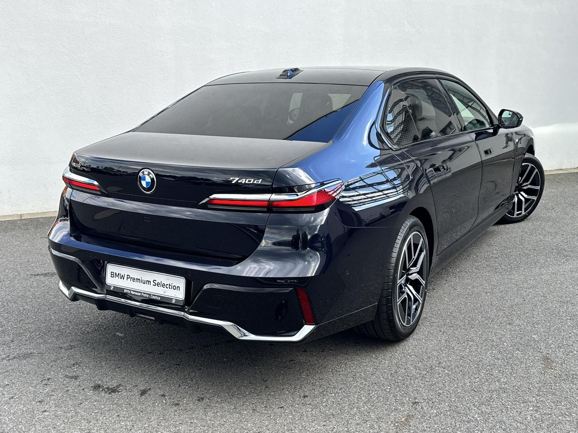 BMW Řada 7, 740d xDrive Executive Lounge T - fotka 2