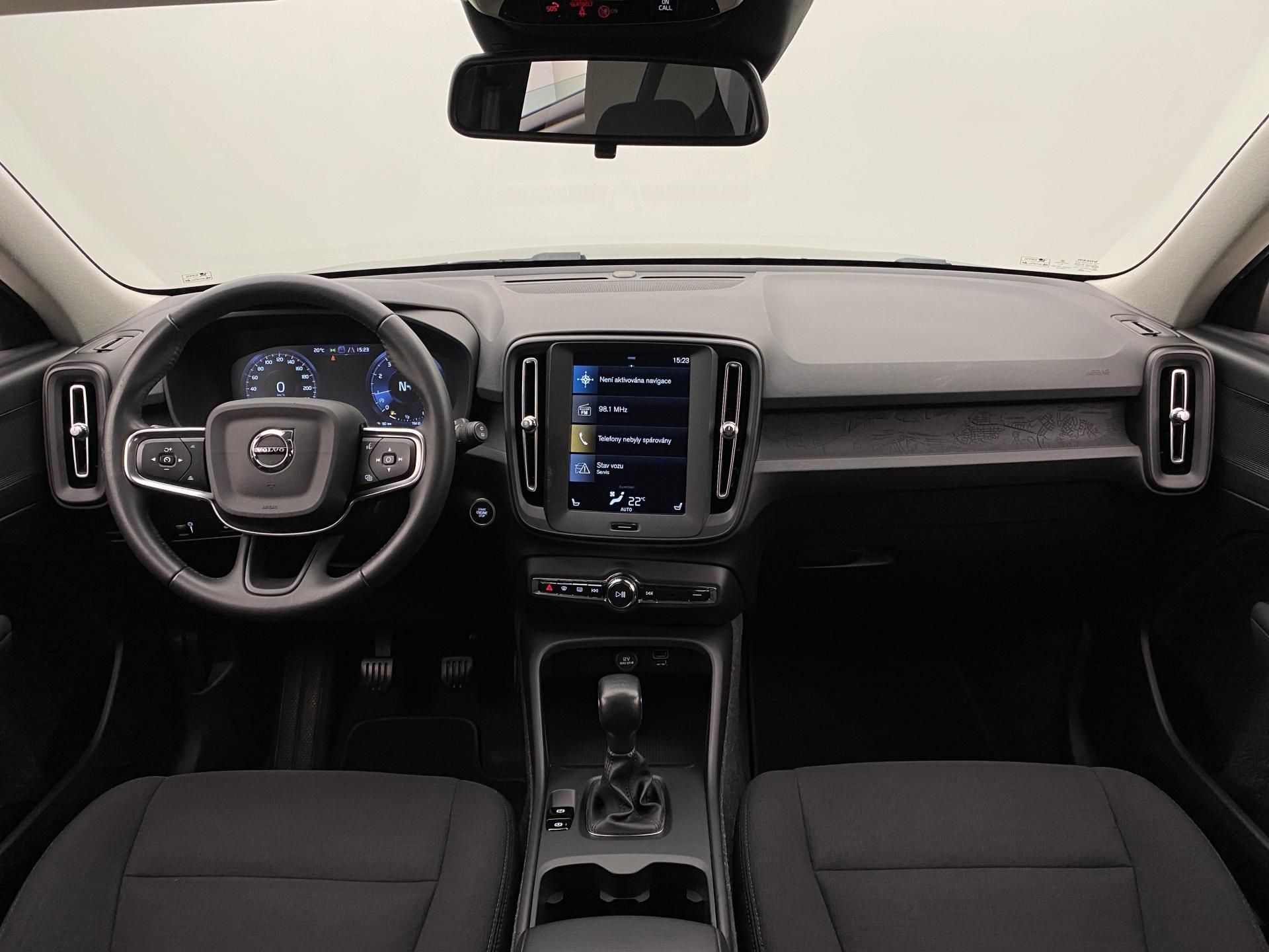 Volvo XC40, T2 KINETIC CZ - fotka 2
