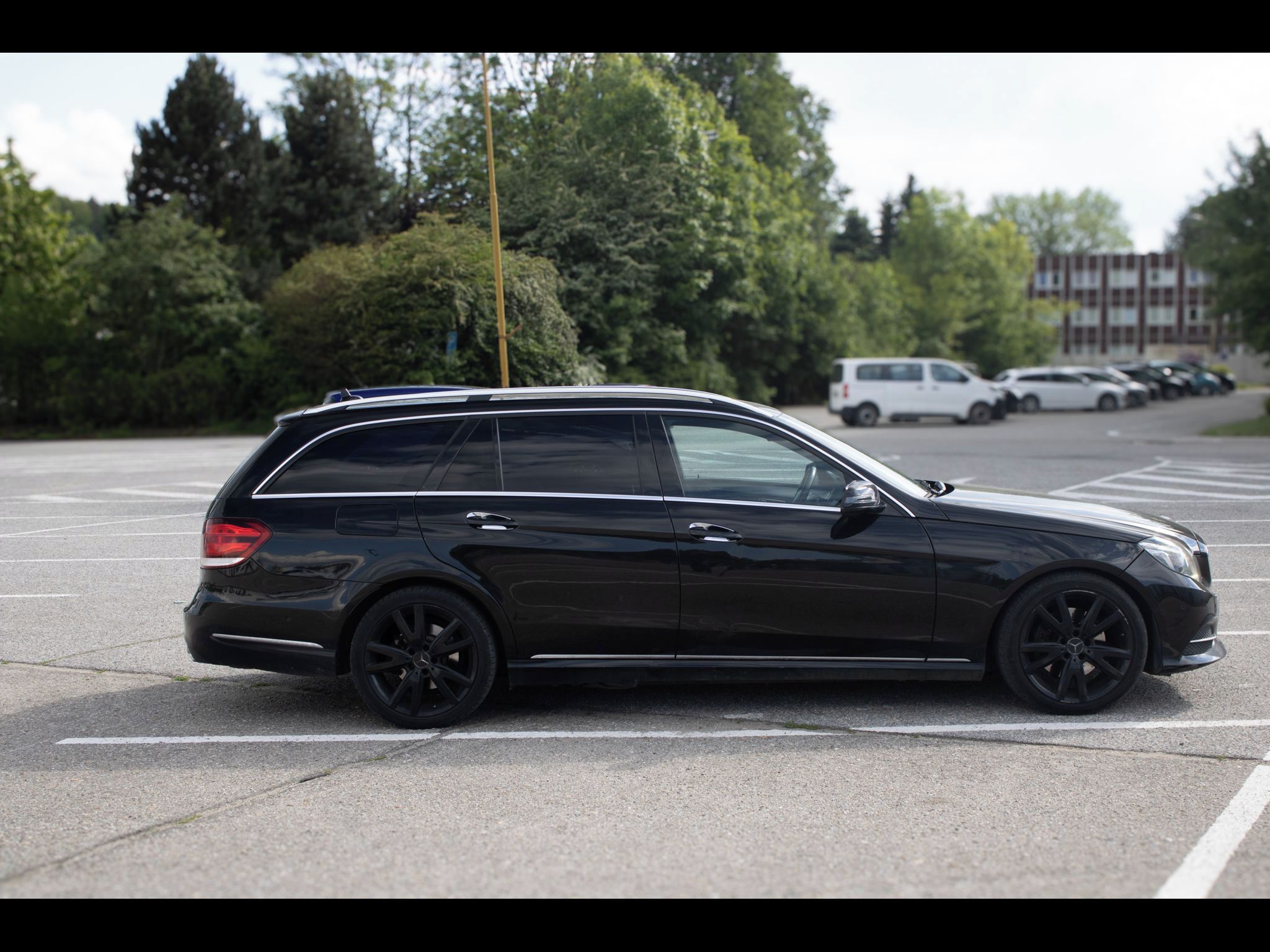 Mercedes-Benz Třídy E, AMG paket, 100% stav. - fotka 4