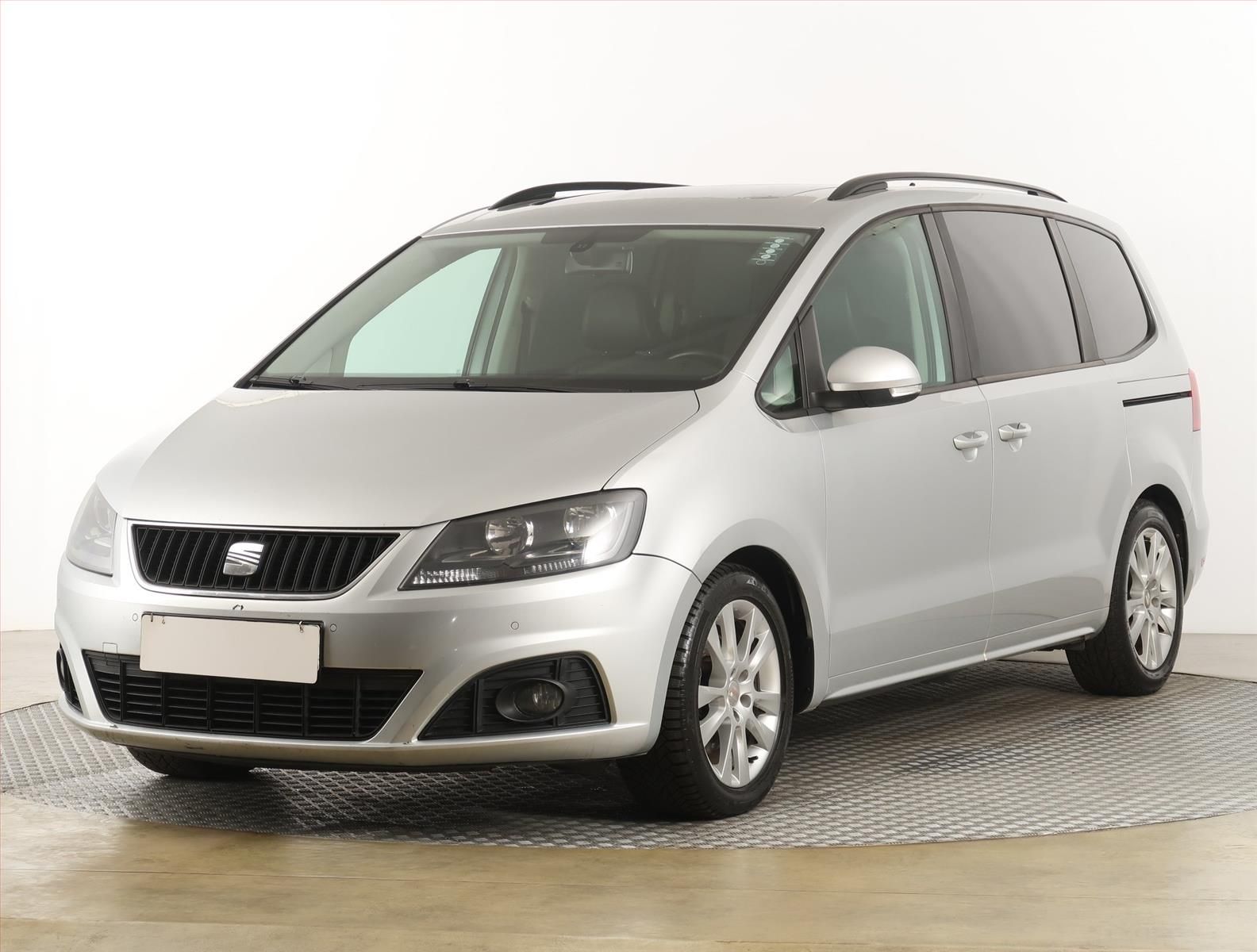 Seat Alhambra, 2.0 TDI, Navi, Kožené sedačky - fotka 2