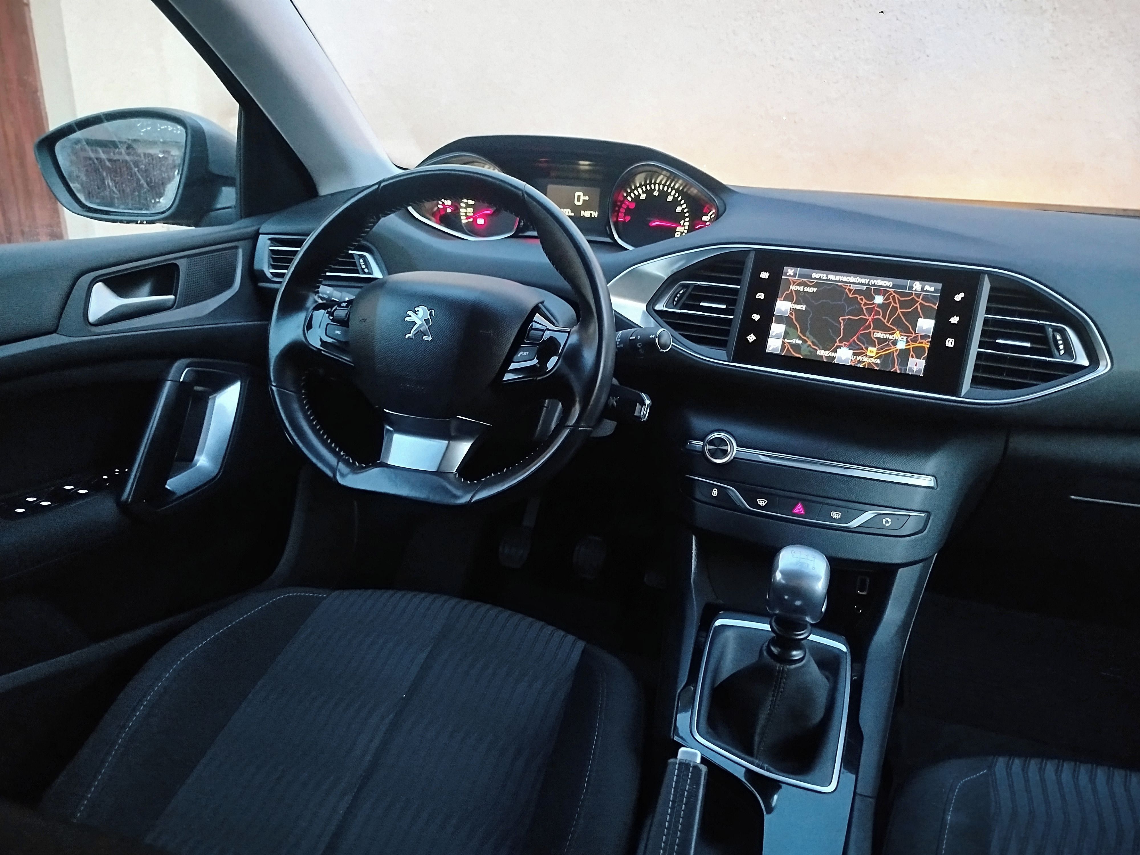 Peugeot 308, Peugeot 308 1.2i 96kW Combi CZ