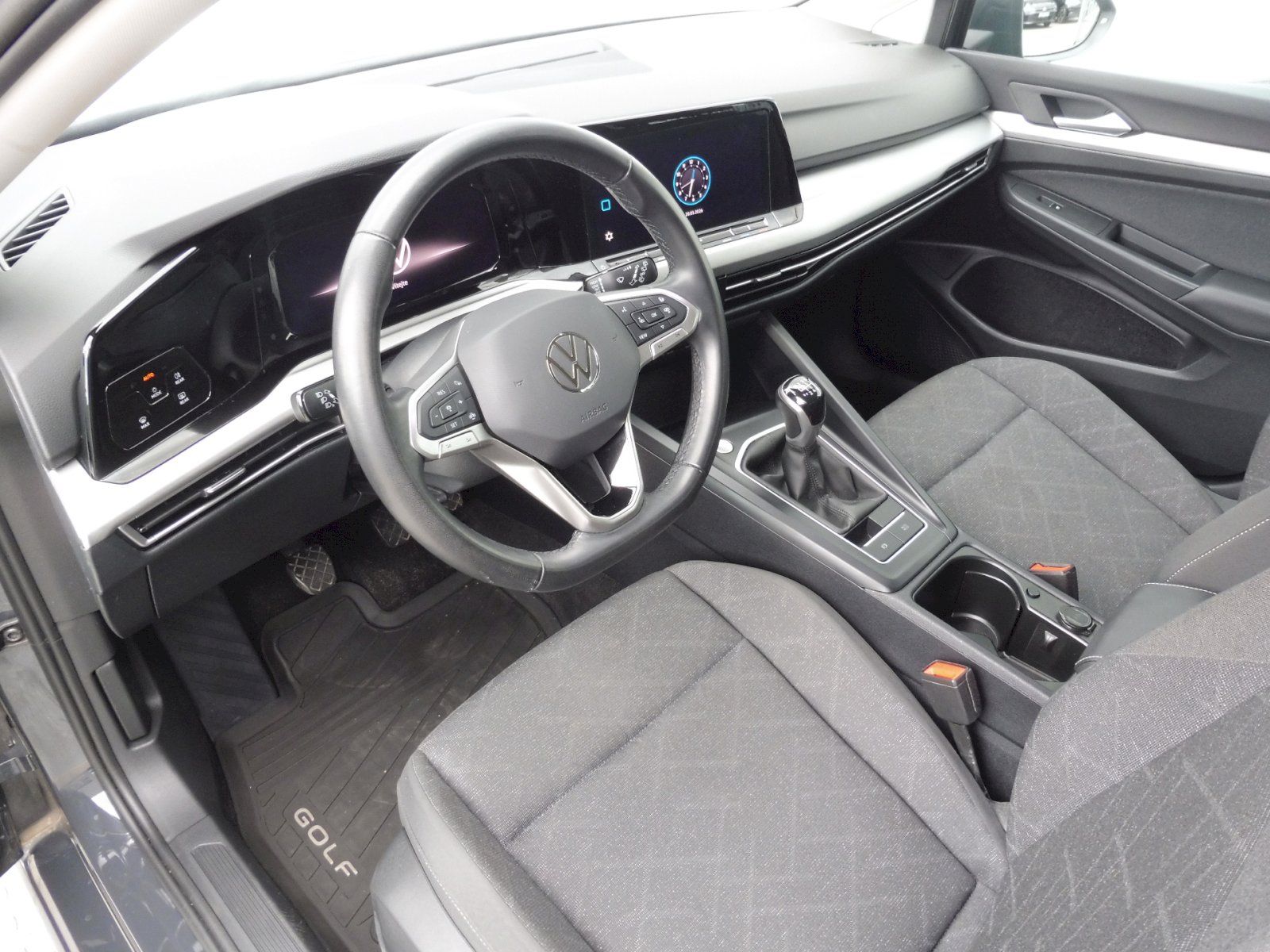 Volkswagen Golf, Life 1,0 TSI 81kW - fotka 6