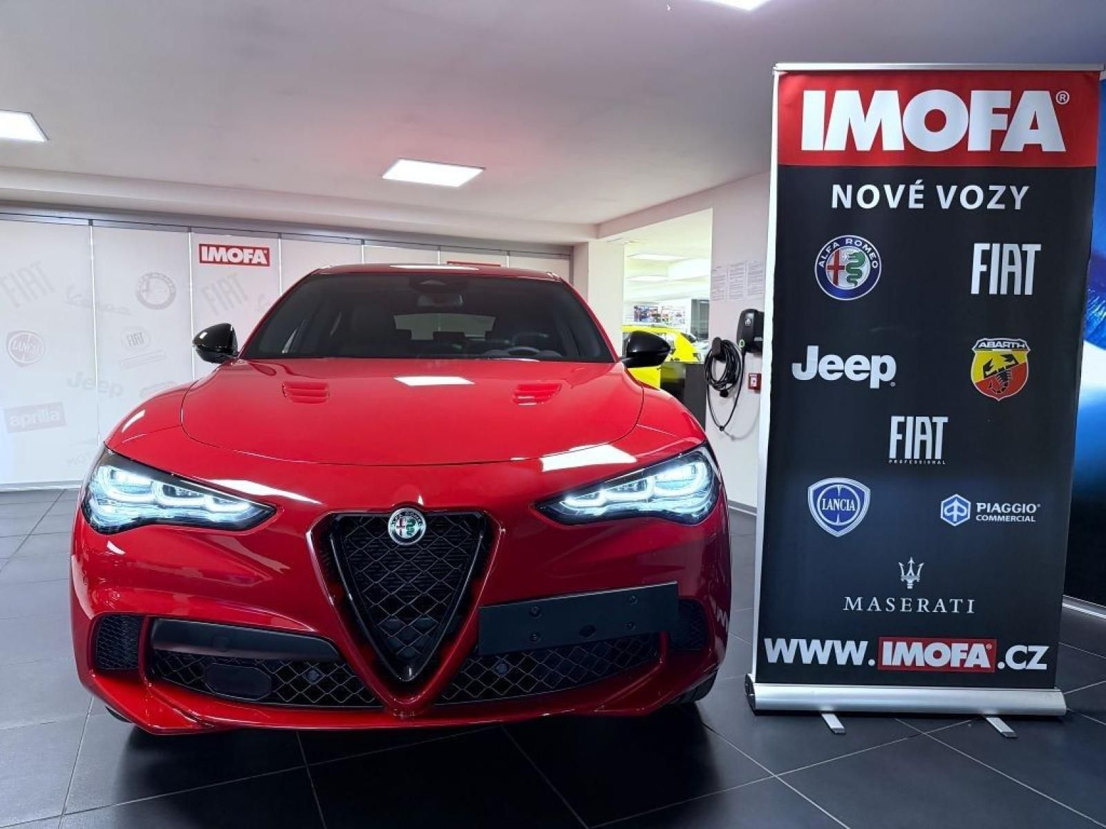 Alfa Romeo Stelvio, 2.9 V6 BiTurbo 520k QV Carbon - fotka 2