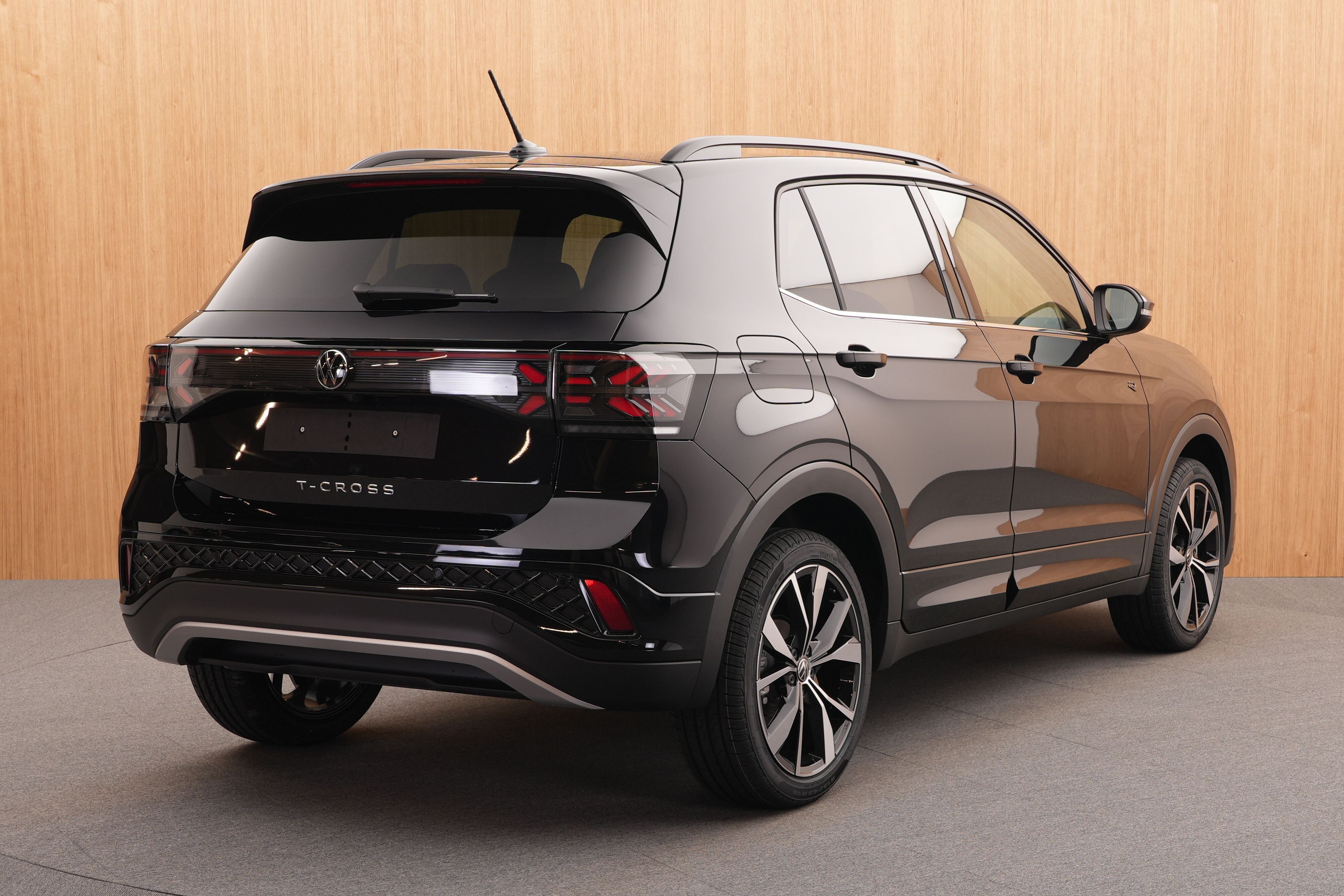Volkswagen T-Cross, R-Line Limited 1.0 TSI DSG - fotka 4