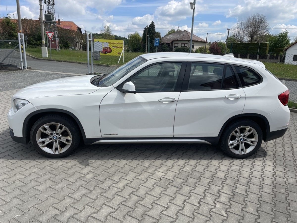 BMW X1, 2,0 D AT X-LINE S-DRIVE XENONY - fotka 4