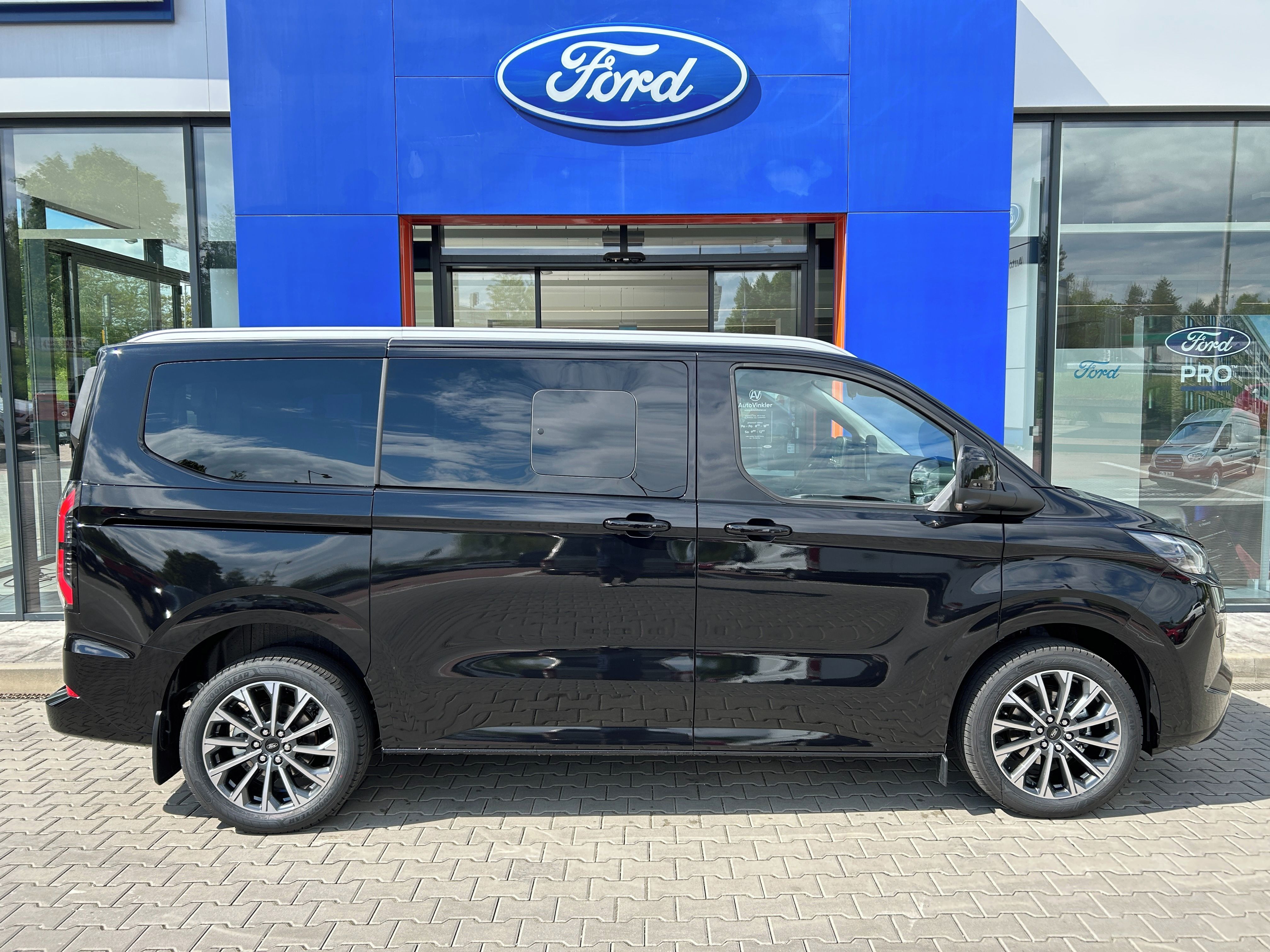 Ford Tourneo Custom, Titanium X L1 2.5 PHEV 171kW - fotka 5