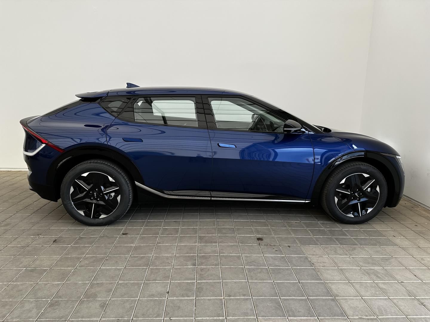 Kia EV6, 168kW EARTH 168 KW + 84 KWH (2 - fotka 6