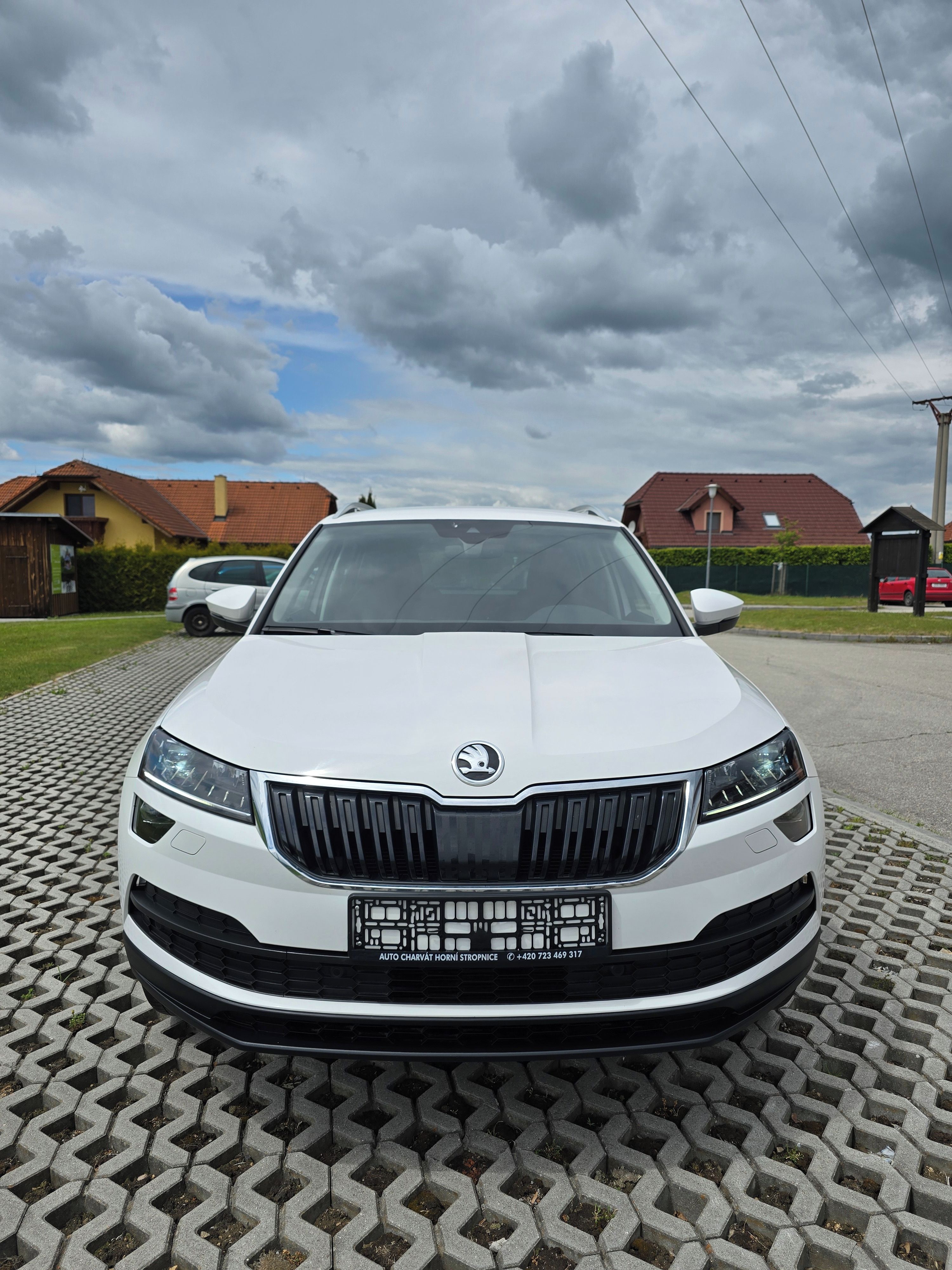 Škoda Karoq, 1.0 TSI Style DSG NAVI TAŽNÉ - fotka 2