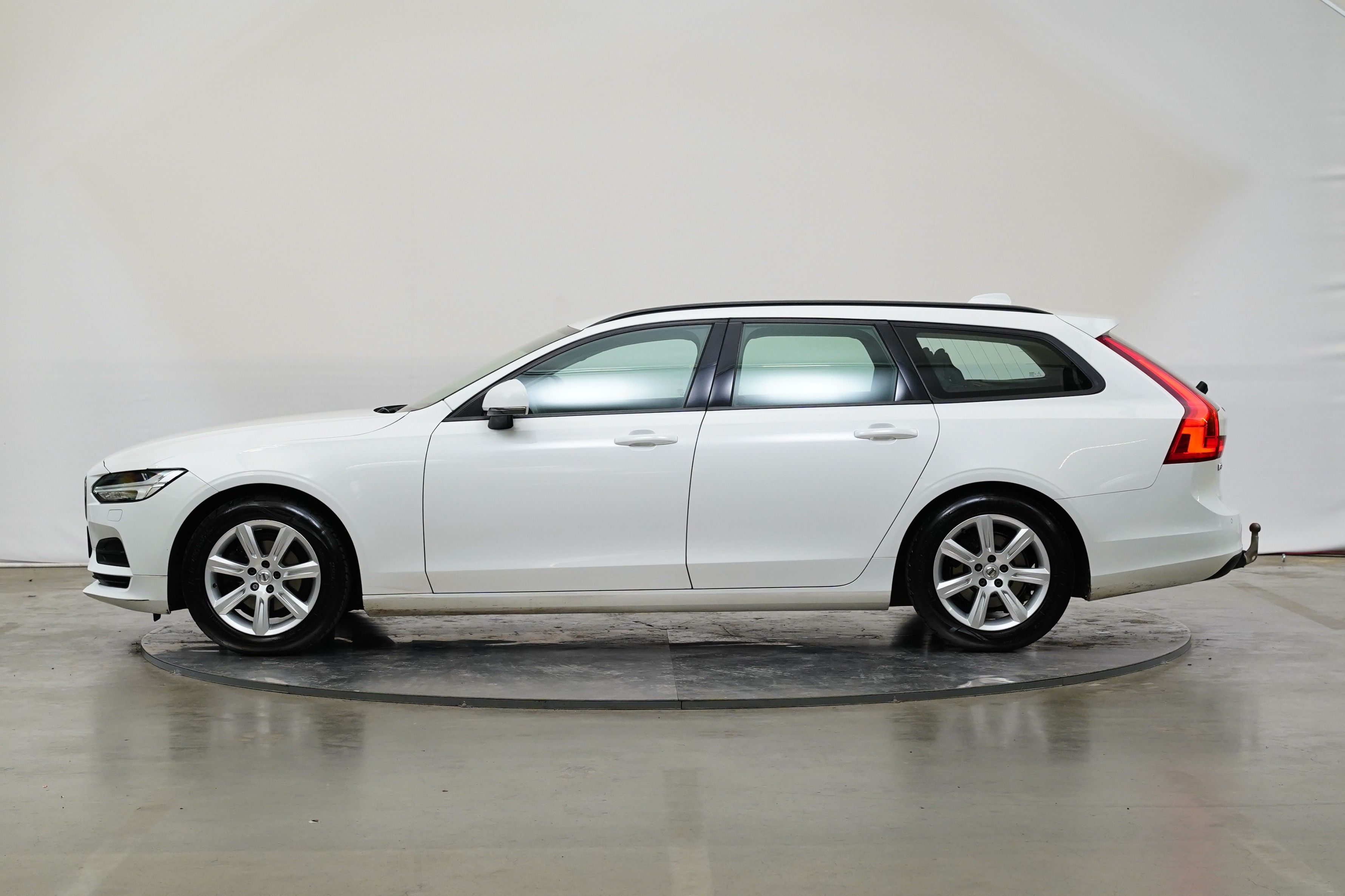 Volvo V90, 2.0 D3 110 kW Kinetic - fotka 3