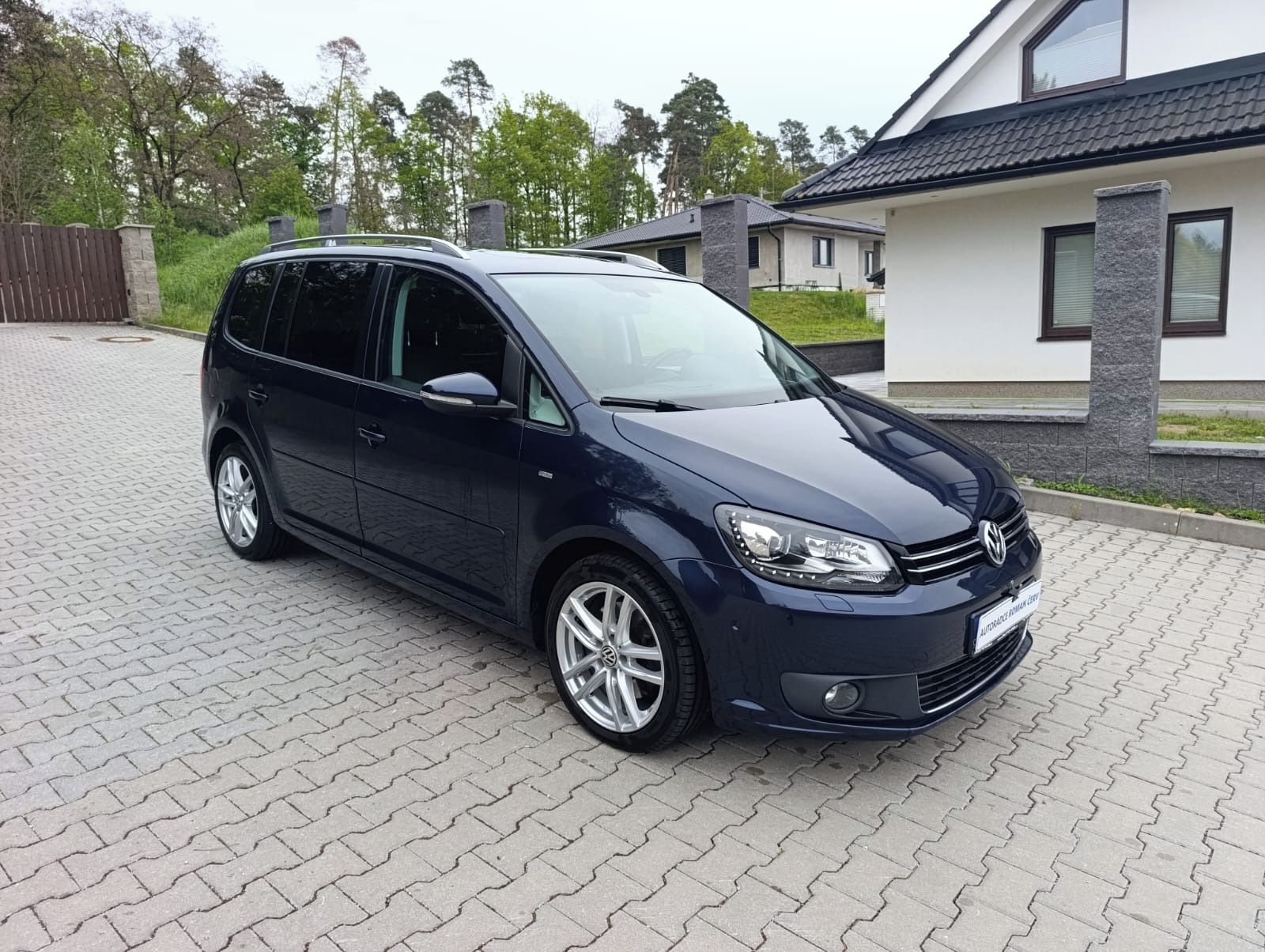 Volkswagen Touran, 1.4Tsi,záruka,tažné,serv.k!Ceb - fotka 2