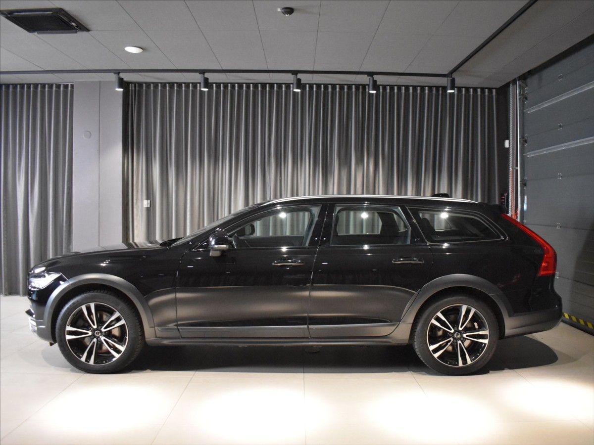 Volvo V90, 2,0 CC D5 PRO Bezklíč,Tažný - fotka 2