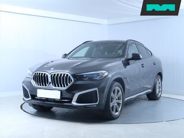 xDrive30d, ACC, Výhřev, Kamera