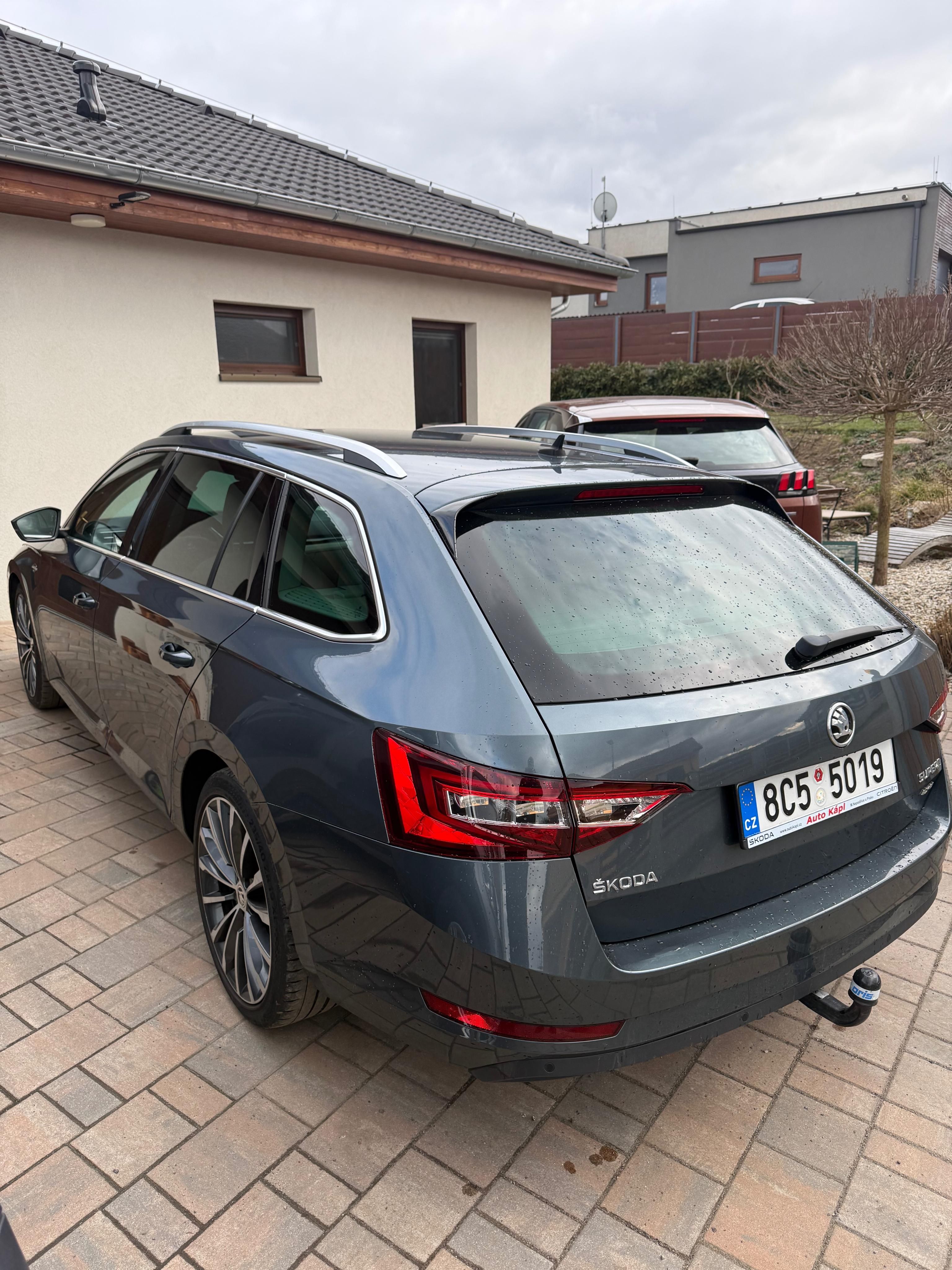 Škoda Superb, 2.0 TDI 140 kw l&k - fotka 4