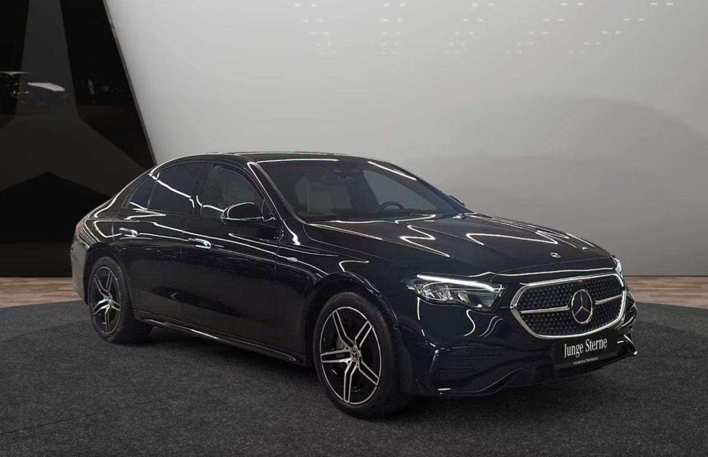 Mercedes-Benz Třídy E, E300de 4M AMG*Pano*Superscreen - fotka 2