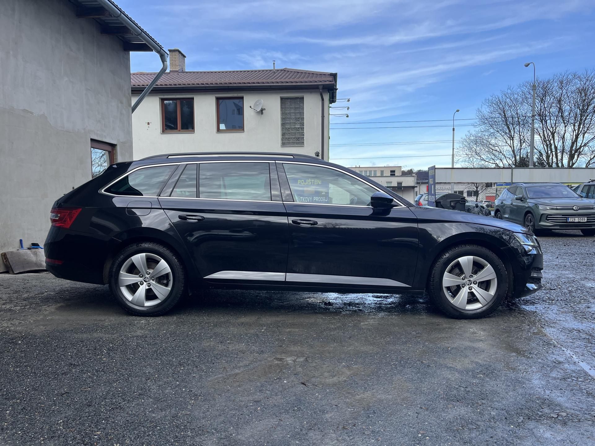 Škoda Superb, 2,0TDi  110Kw  DSG  AMBIENTE - fotka 4