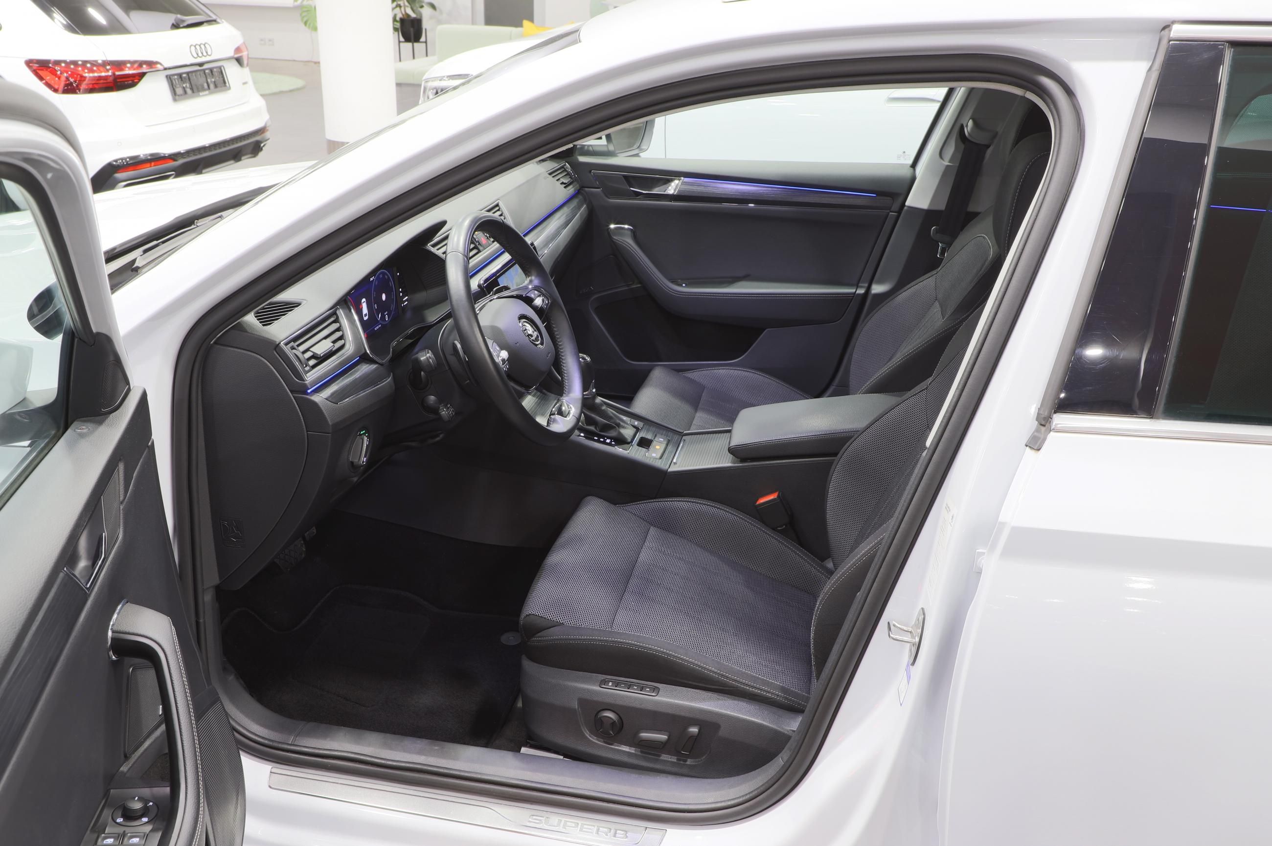 Škoda Superb, Style 2.0 TDI 110kW DSG - fotka 5