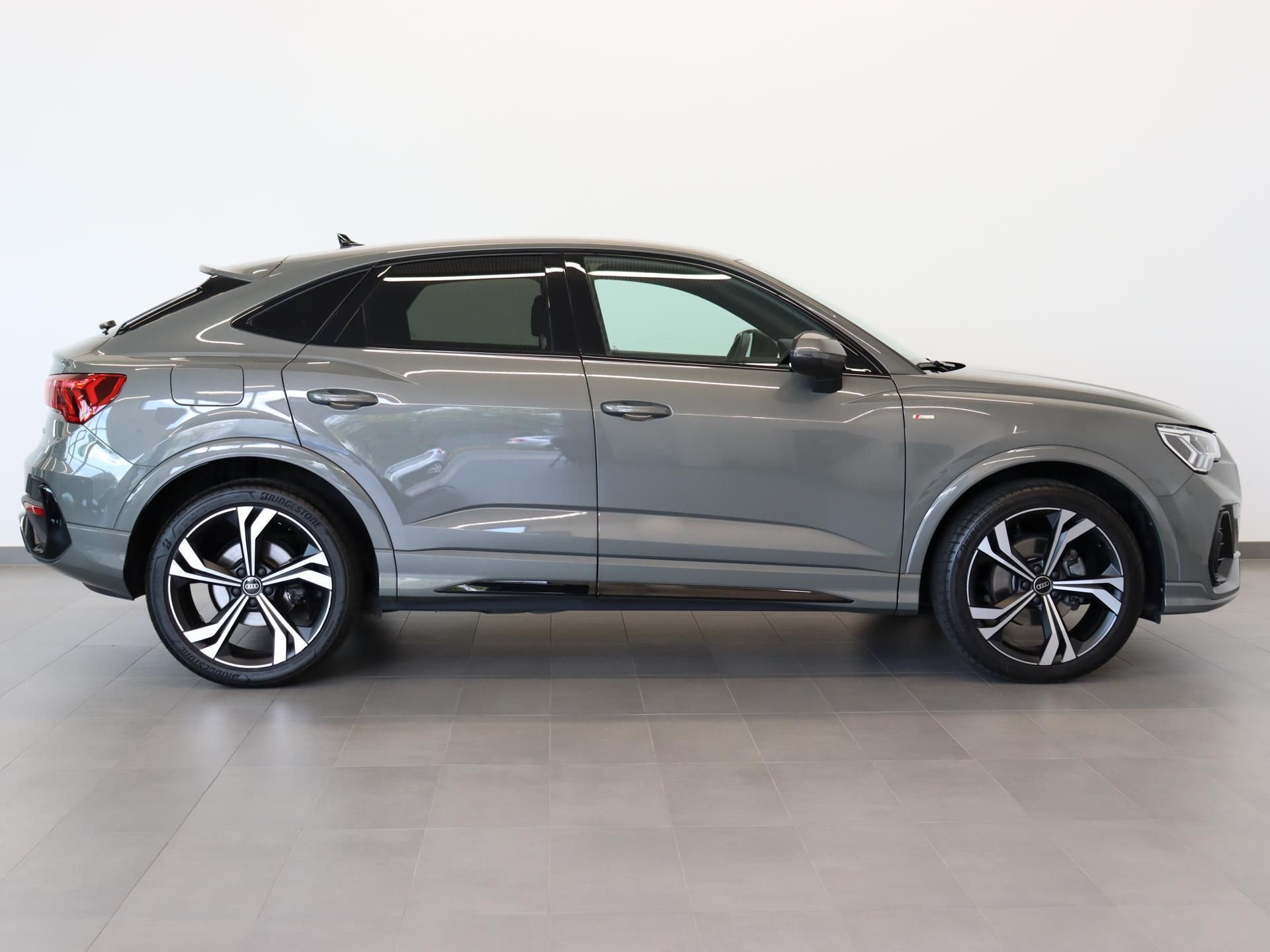 Audi Q3, Sline 35 TDI quattro Stronic - fotka 3