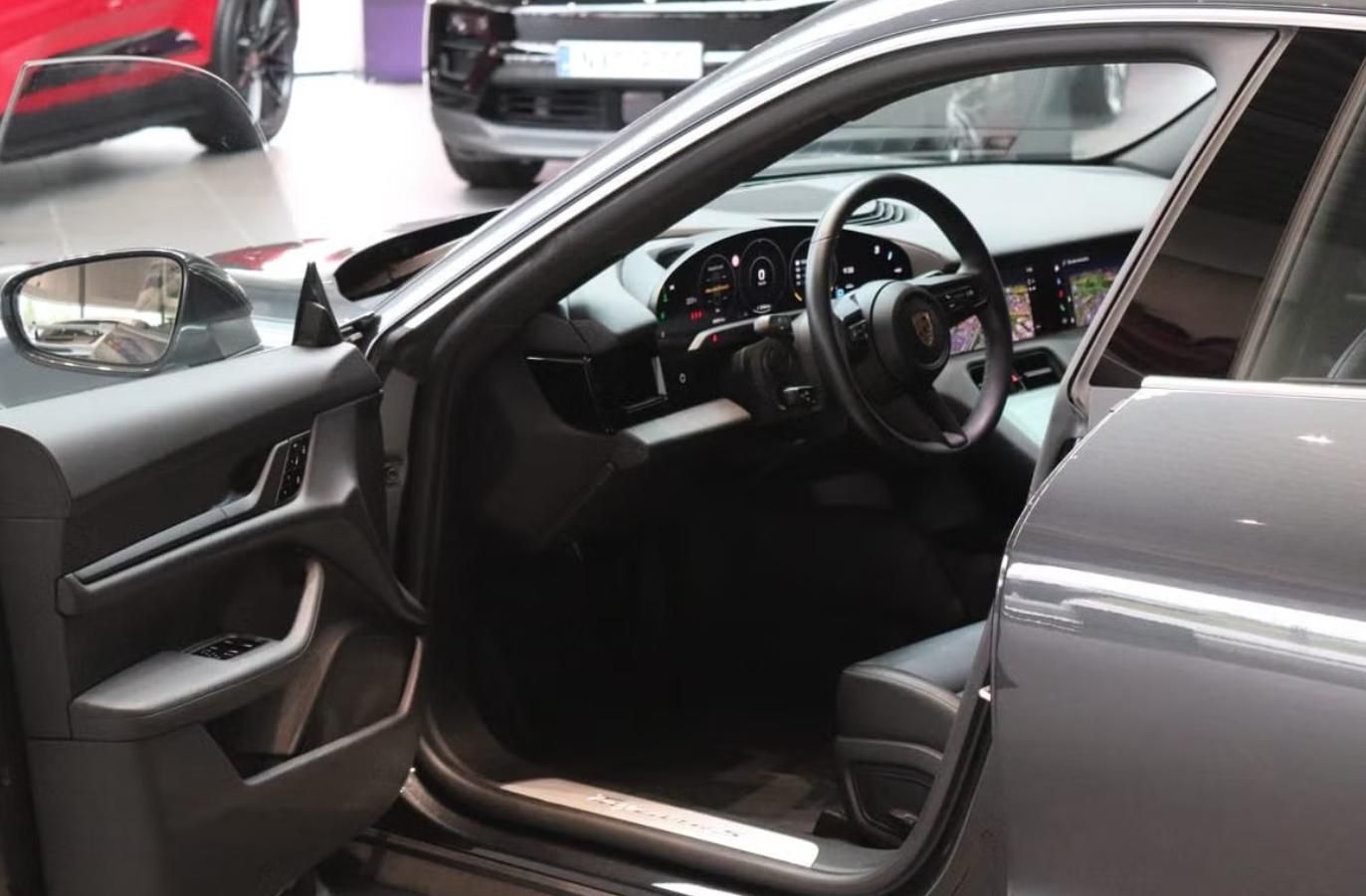 Porsche Taycan, 4S DD AWD Matrix vzd. odpruž. - fotka 4