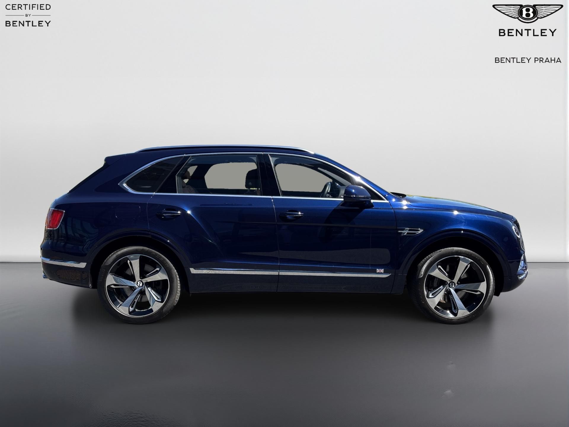 Bentley Bentayga, V8 - fotka 2
