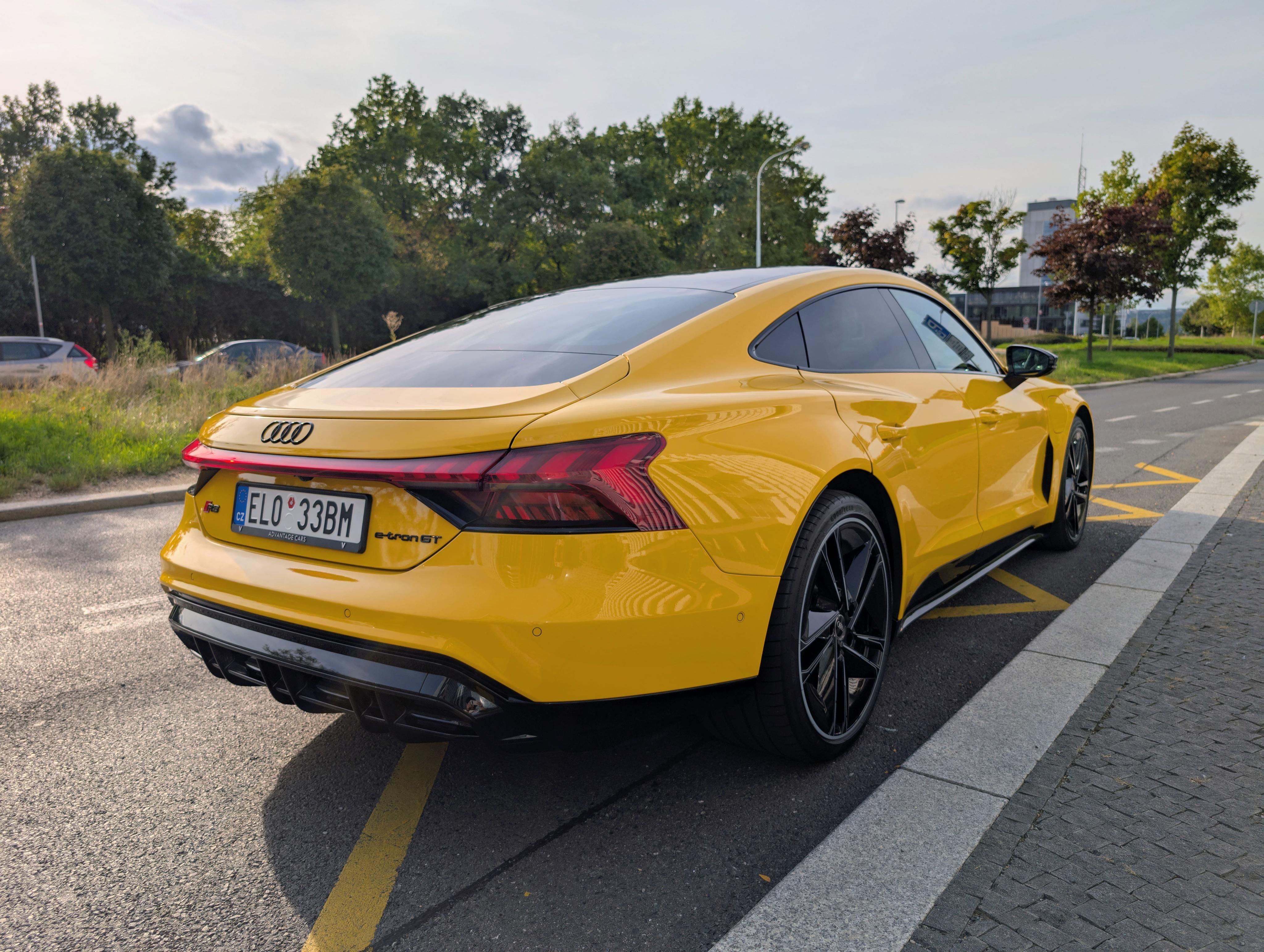 Audi RS e-tron GT, Exclusive Yellow Carbon/Alc/BO - fotka 5