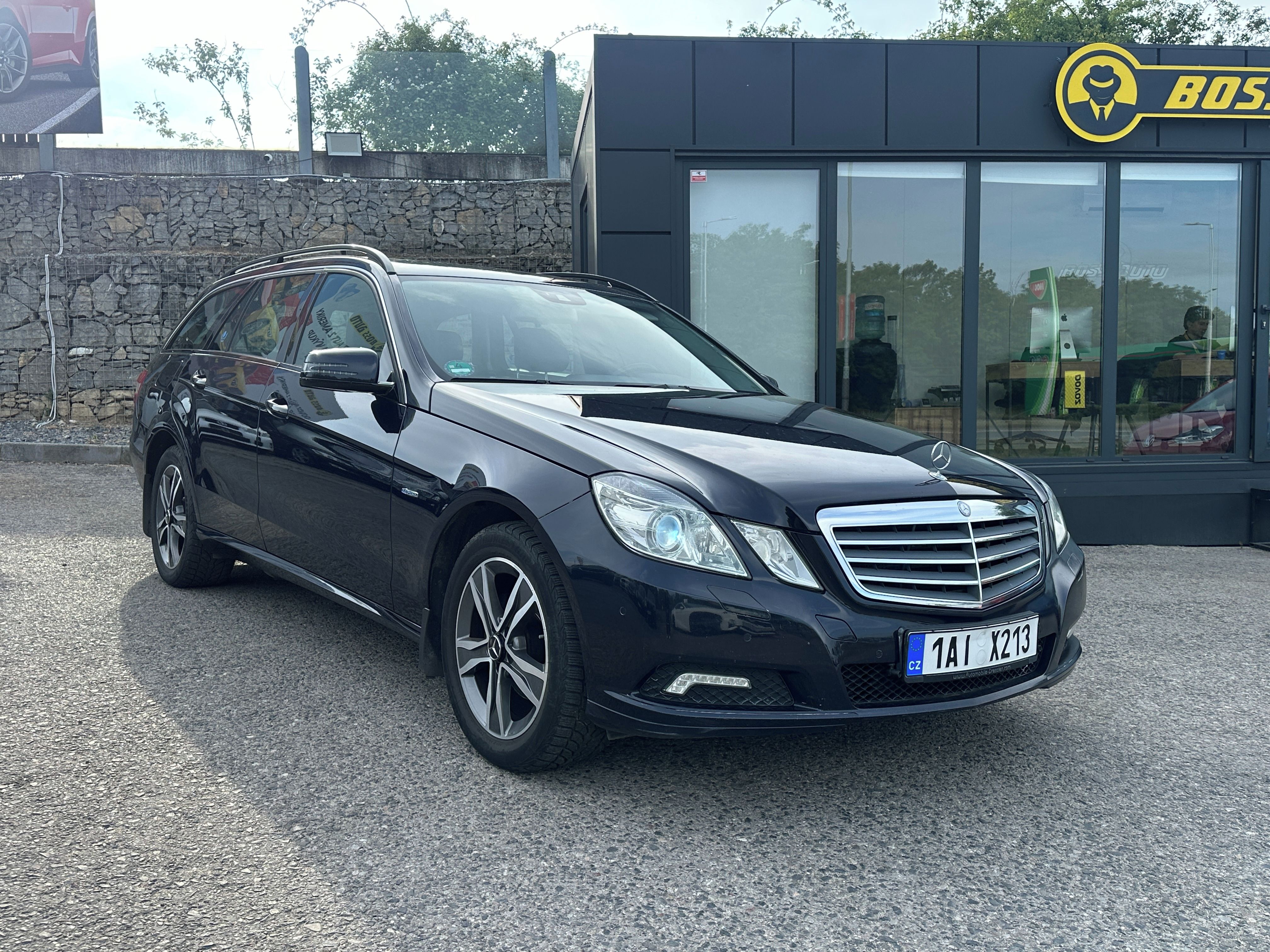 Mercedes-Benz Třídy E, Mercedes-Benz E 200 2010 - fotka 2