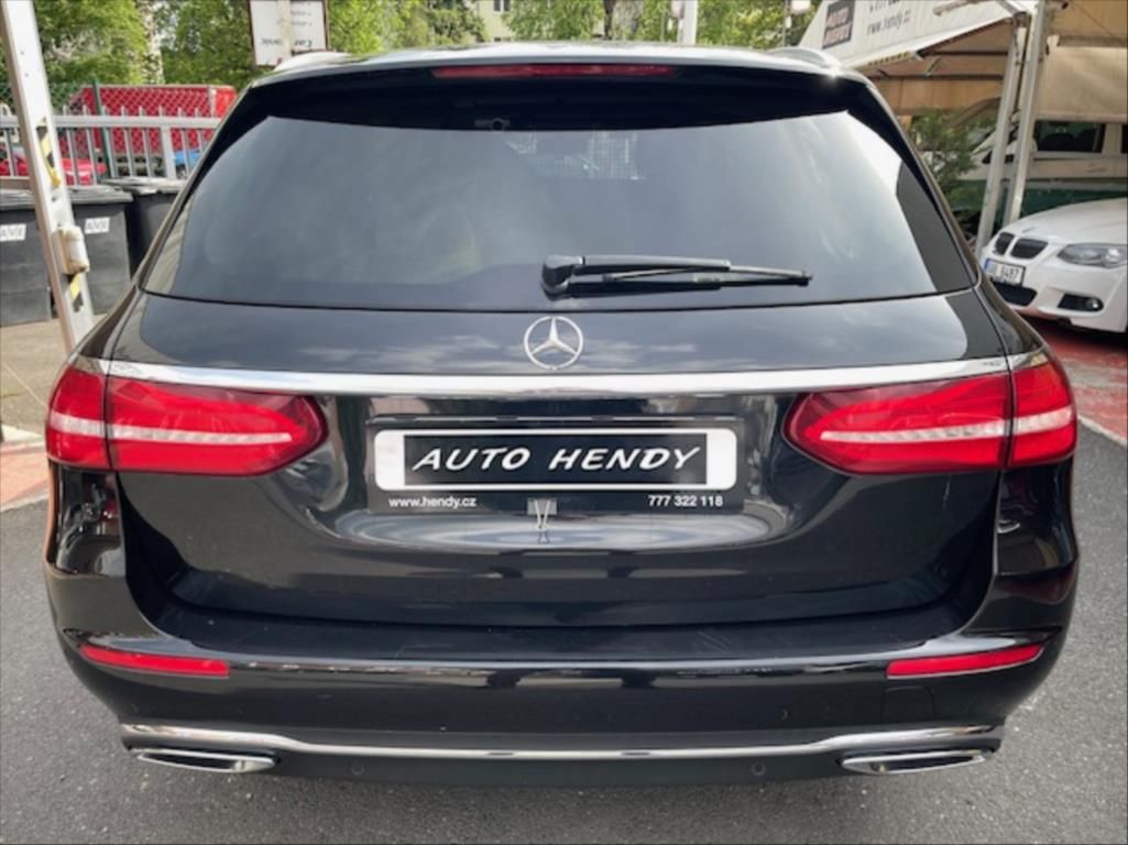 Mercedes-Benz Třídy E, 2,0 220d 4Matic,Head-up,ČR nov - fotka 6