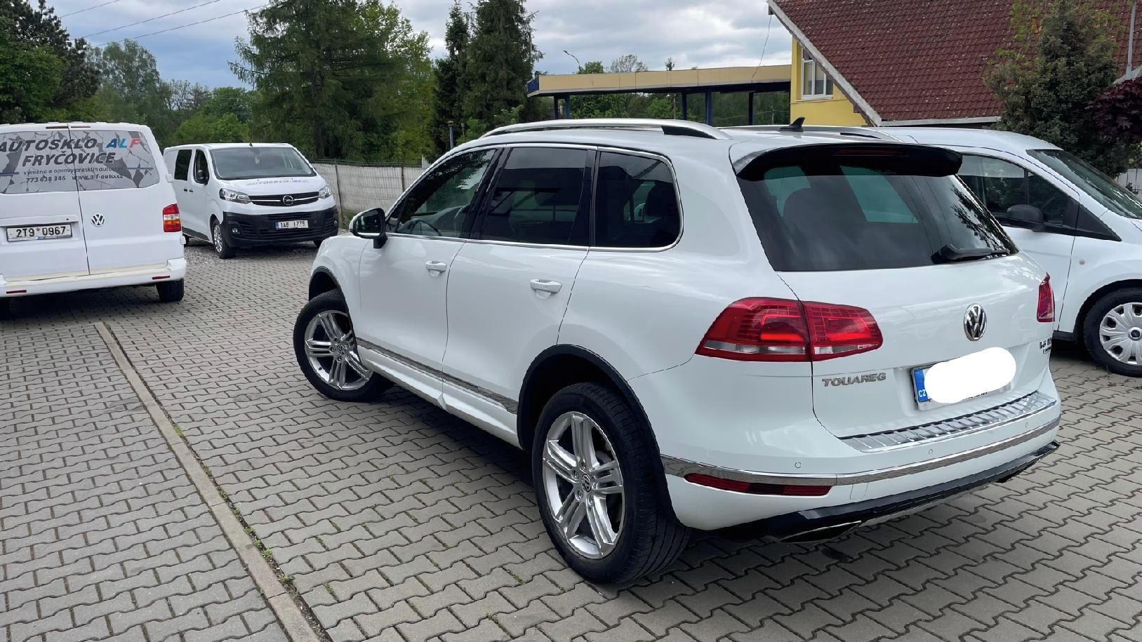 Volkswagen Touareg, 3.0 TDI R-Line 4x4 DSG ČR - fotka 4