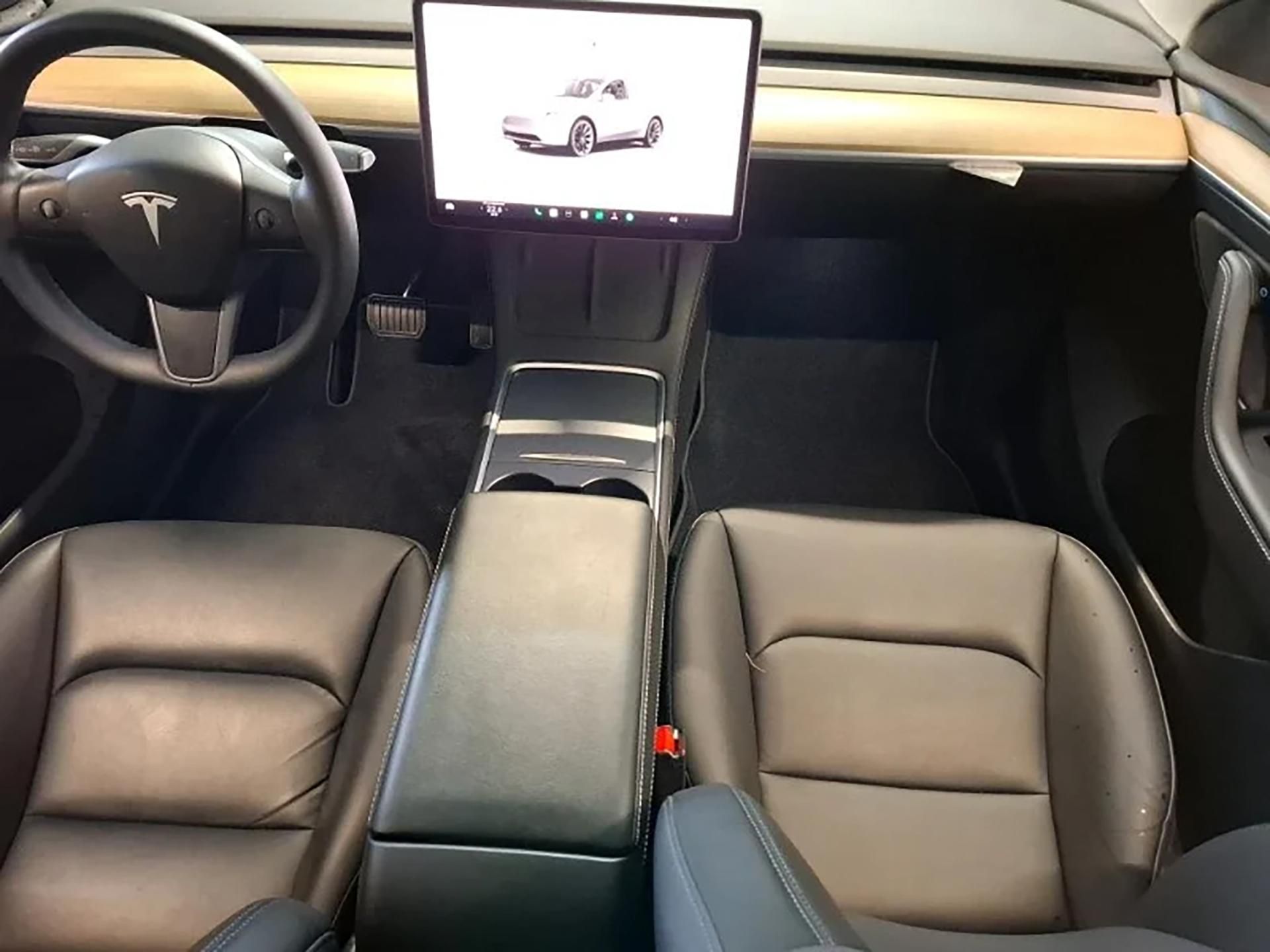 Tesla Model Y, Long Range Dual Motor 4×4 - fotka 4
