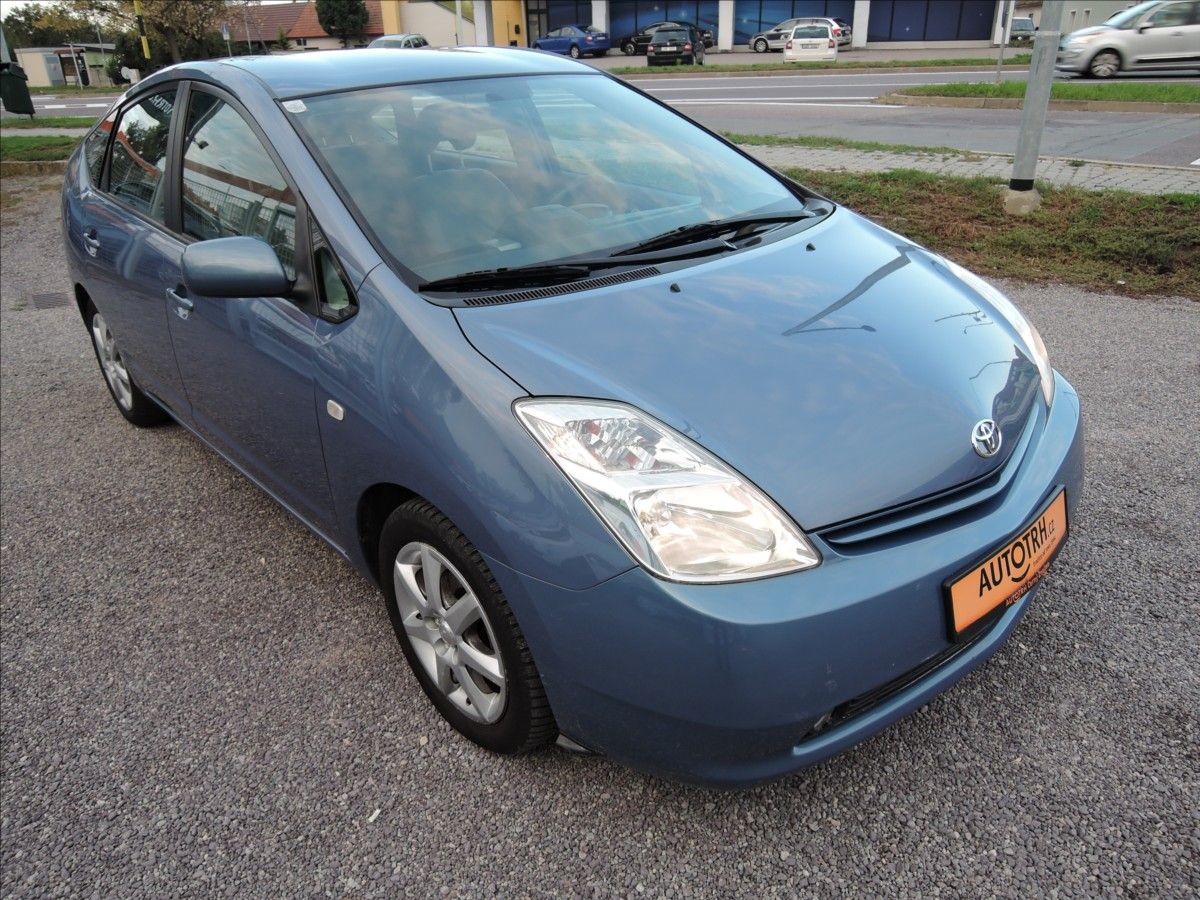 Toyota Prius, 1,5 VVT-i THSII 1.maj. Servis - fotka 2