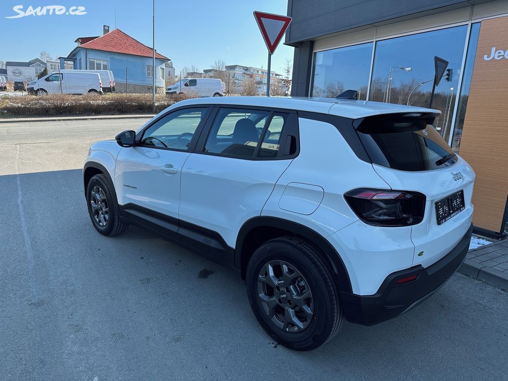 Jeep Avenger, Longitude 1.2 Turbo E-hybrid - fotka 3