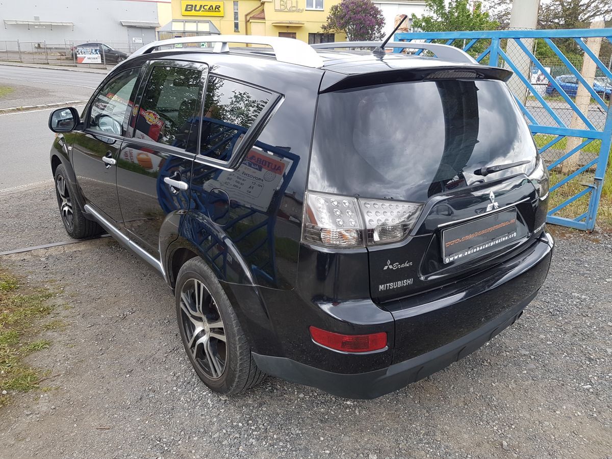 Mitsubishi Outlander, 2.2D 115KW 4X4 7MÍST - fotka 4